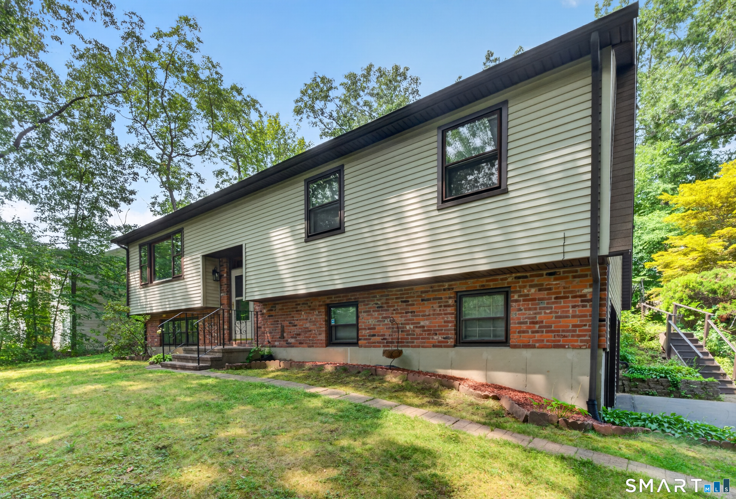 102 Colony Road Property Photo 3