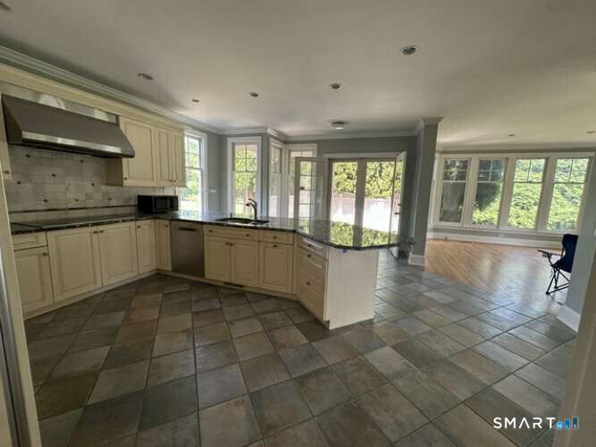 6 Sherwood Farms Lane Property Photo 8