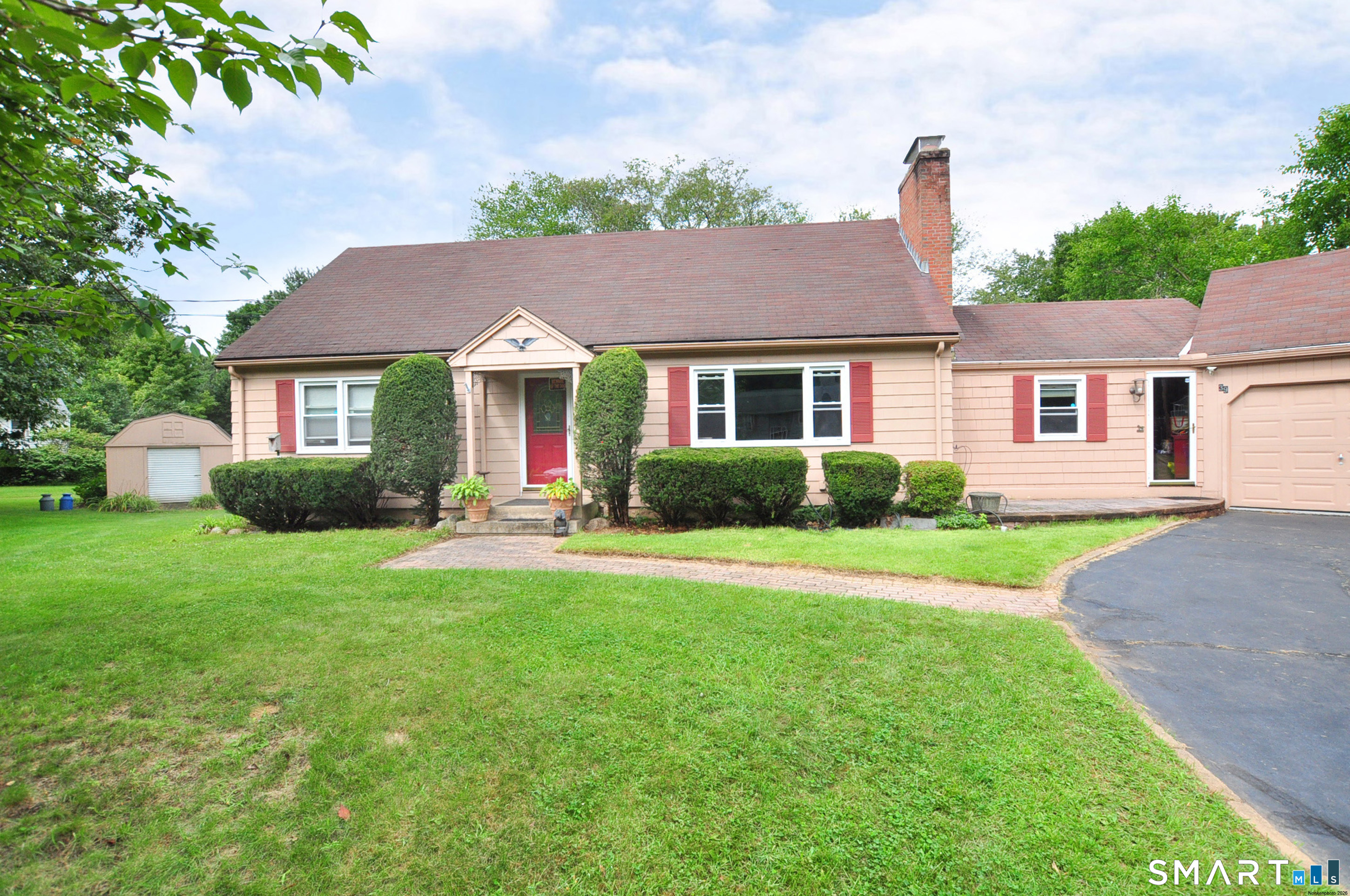 39 Sunnybrook Drive Property Photo 3
