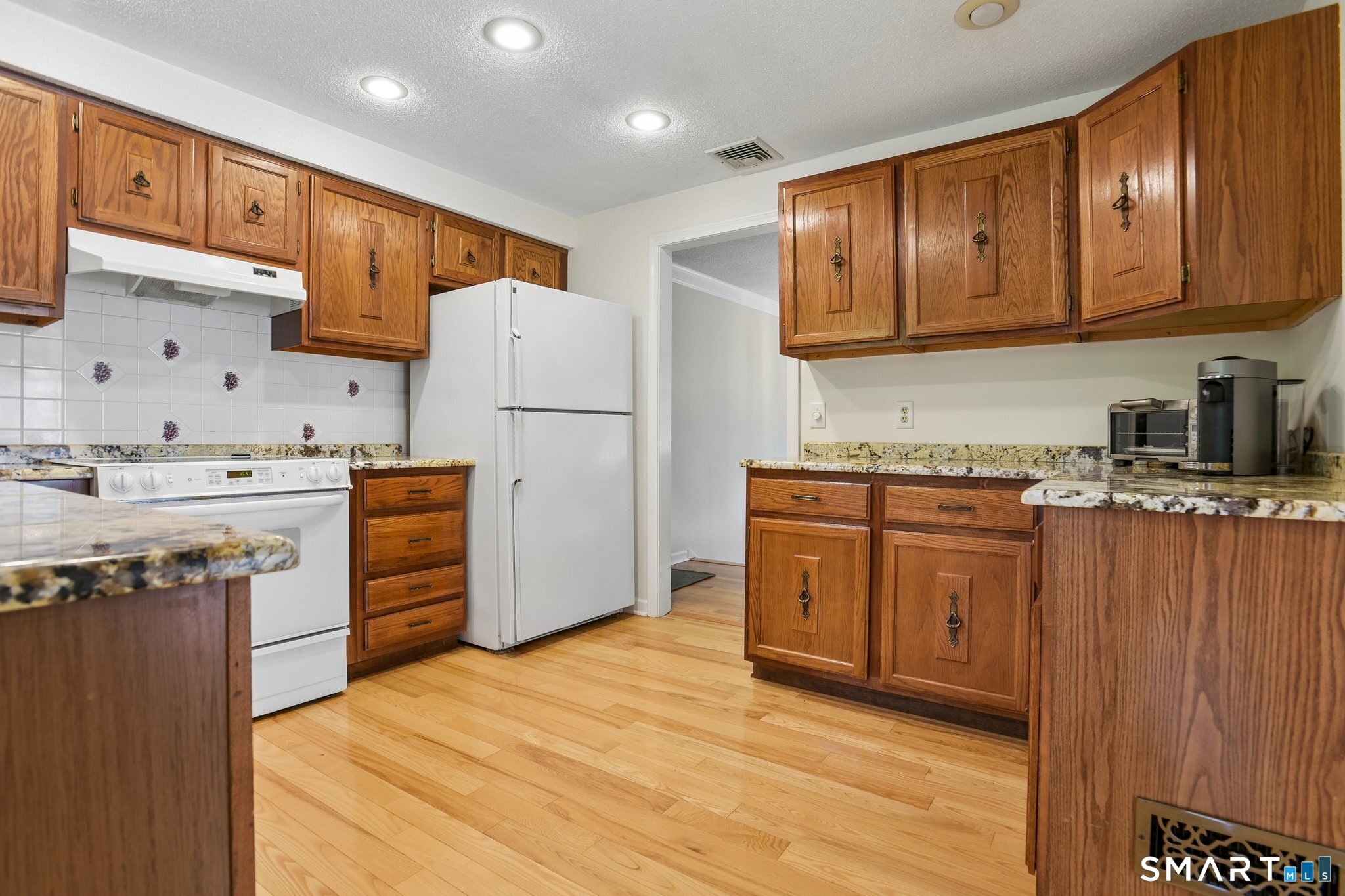 2496 Long Hill Road Property Photo 8