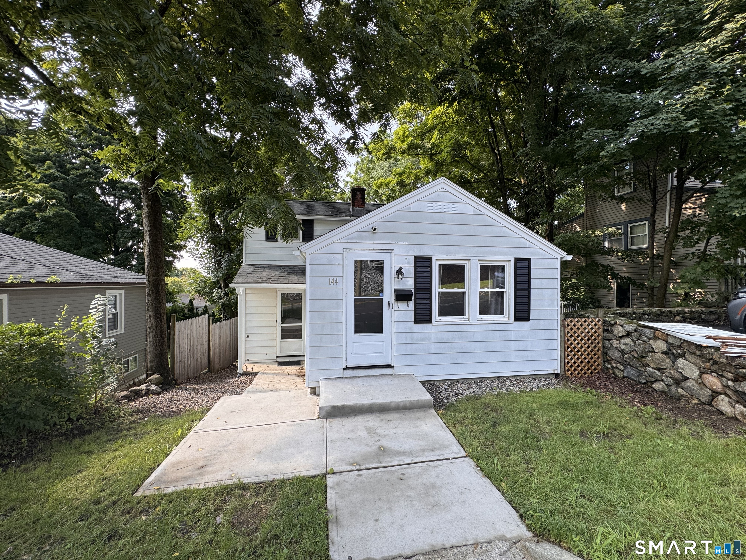 144 Sunnyside Avenue Property Photo 1