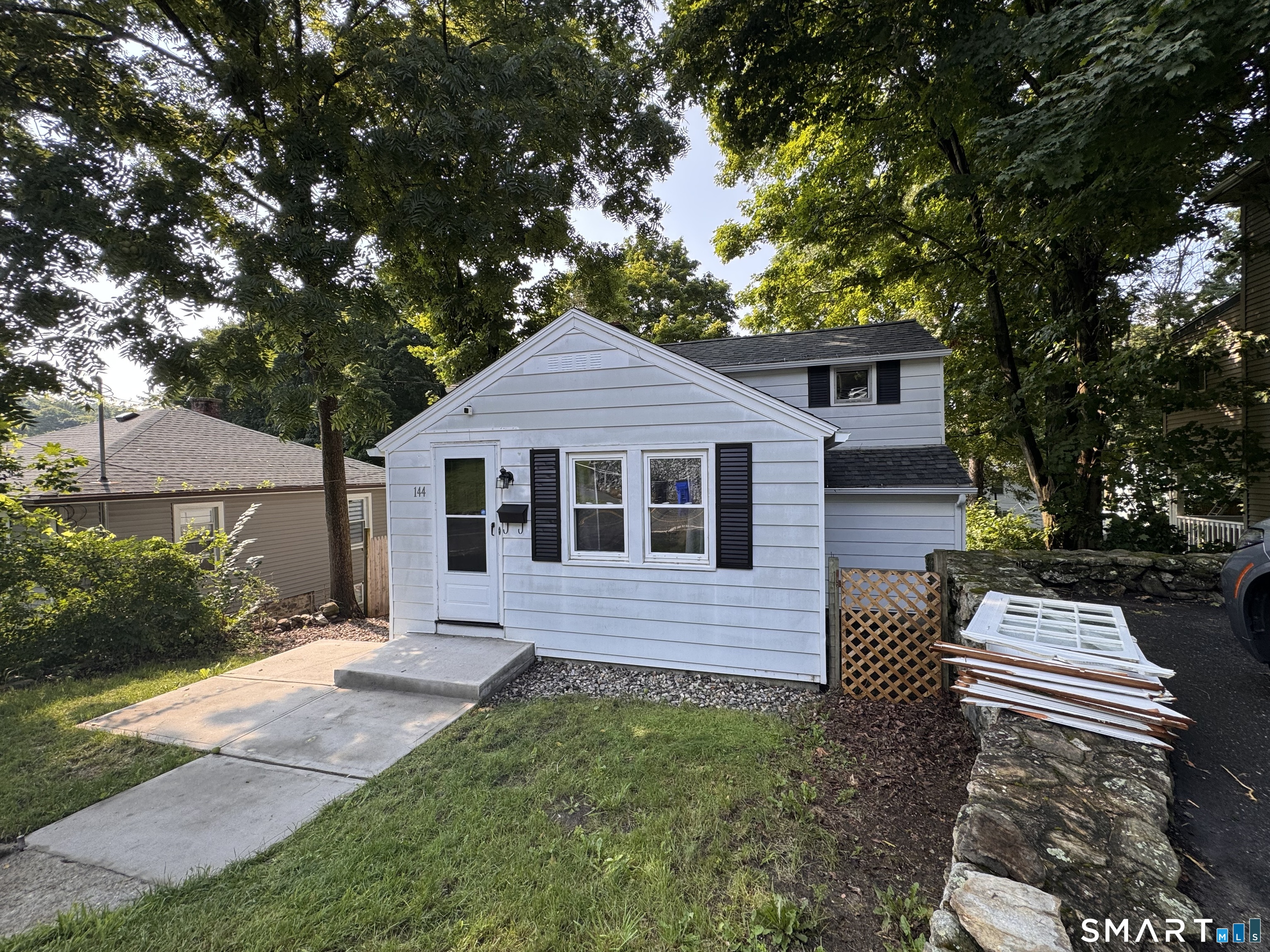 144 Sunnyside Avenue Property Photo 3