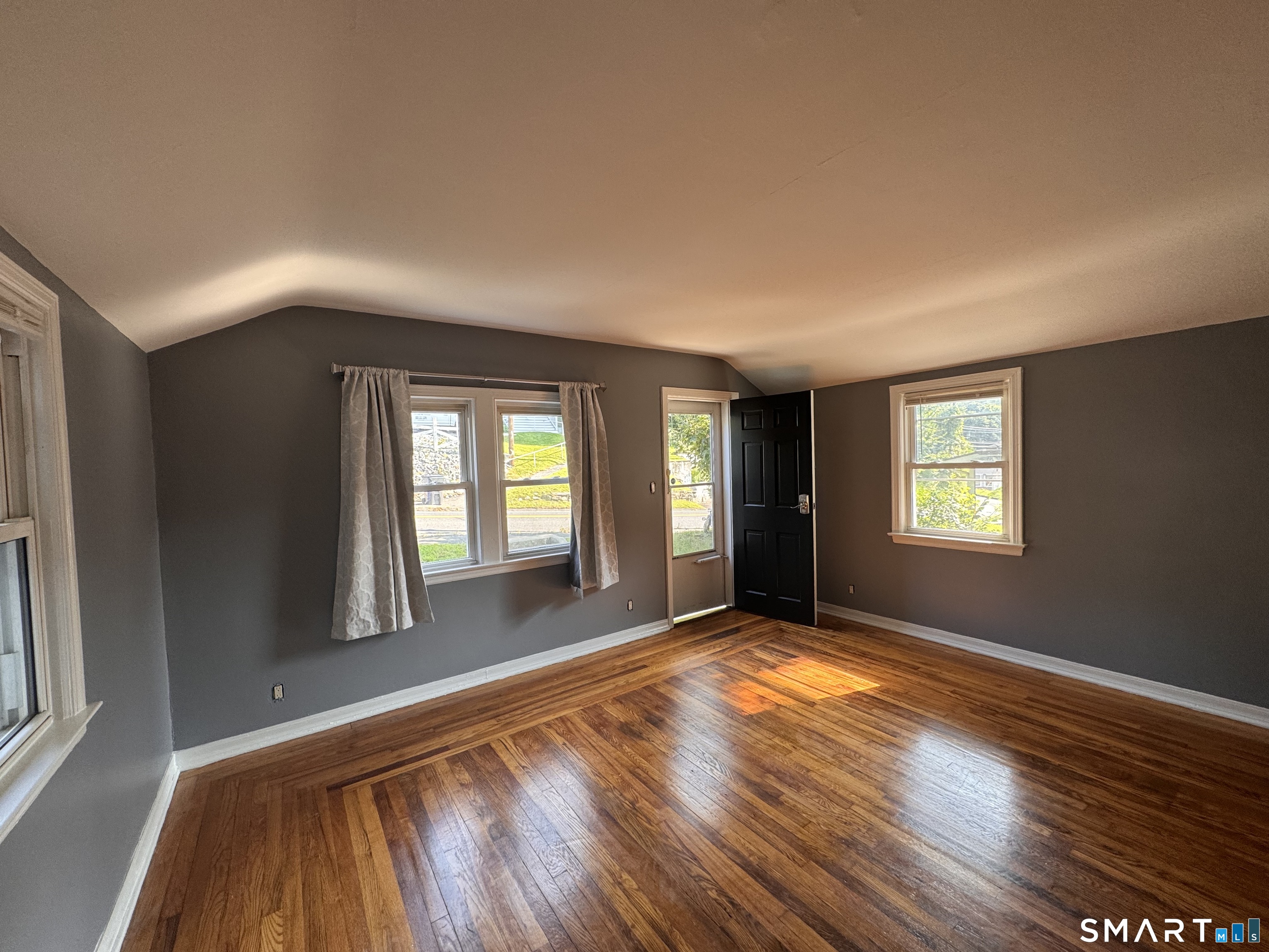 144 Sunnyside Avenue Property Photo 9