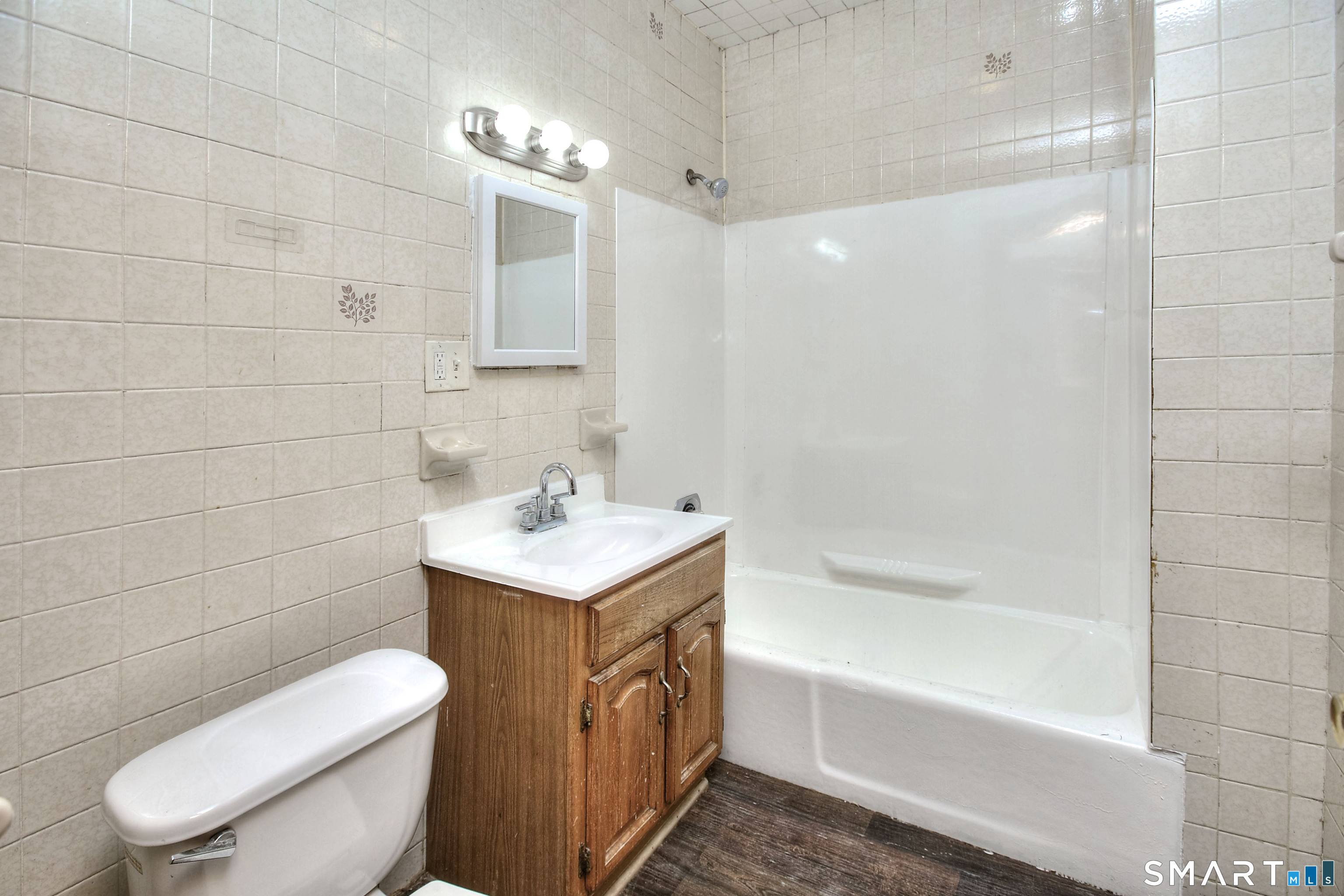 41-43-45 Taft Avenue Property Photo 20