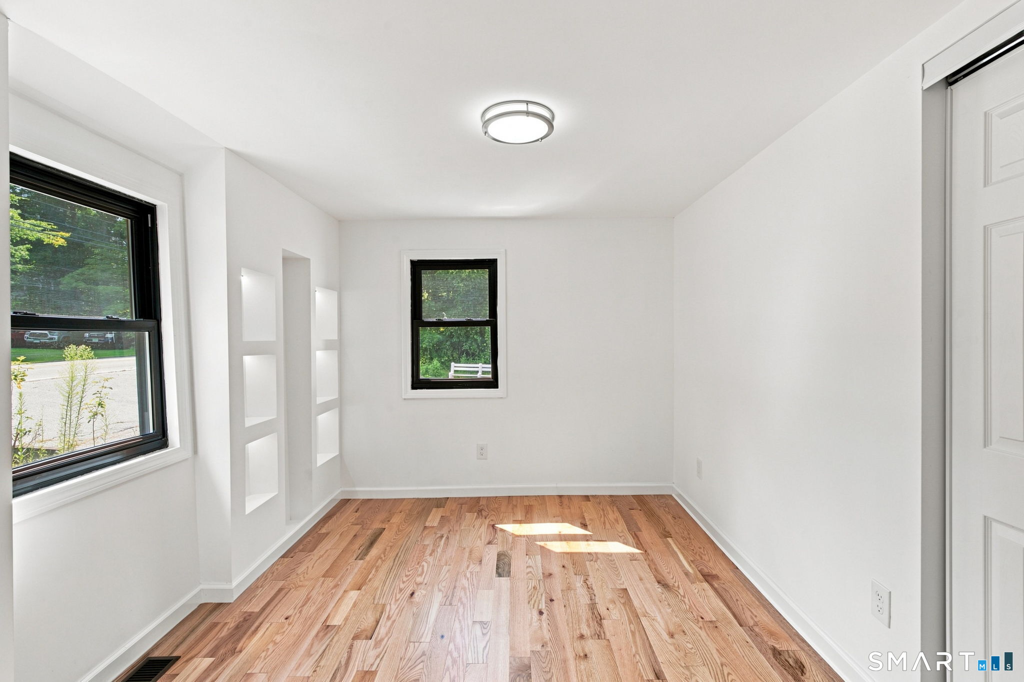 155 Iron Street Property Photo 27
