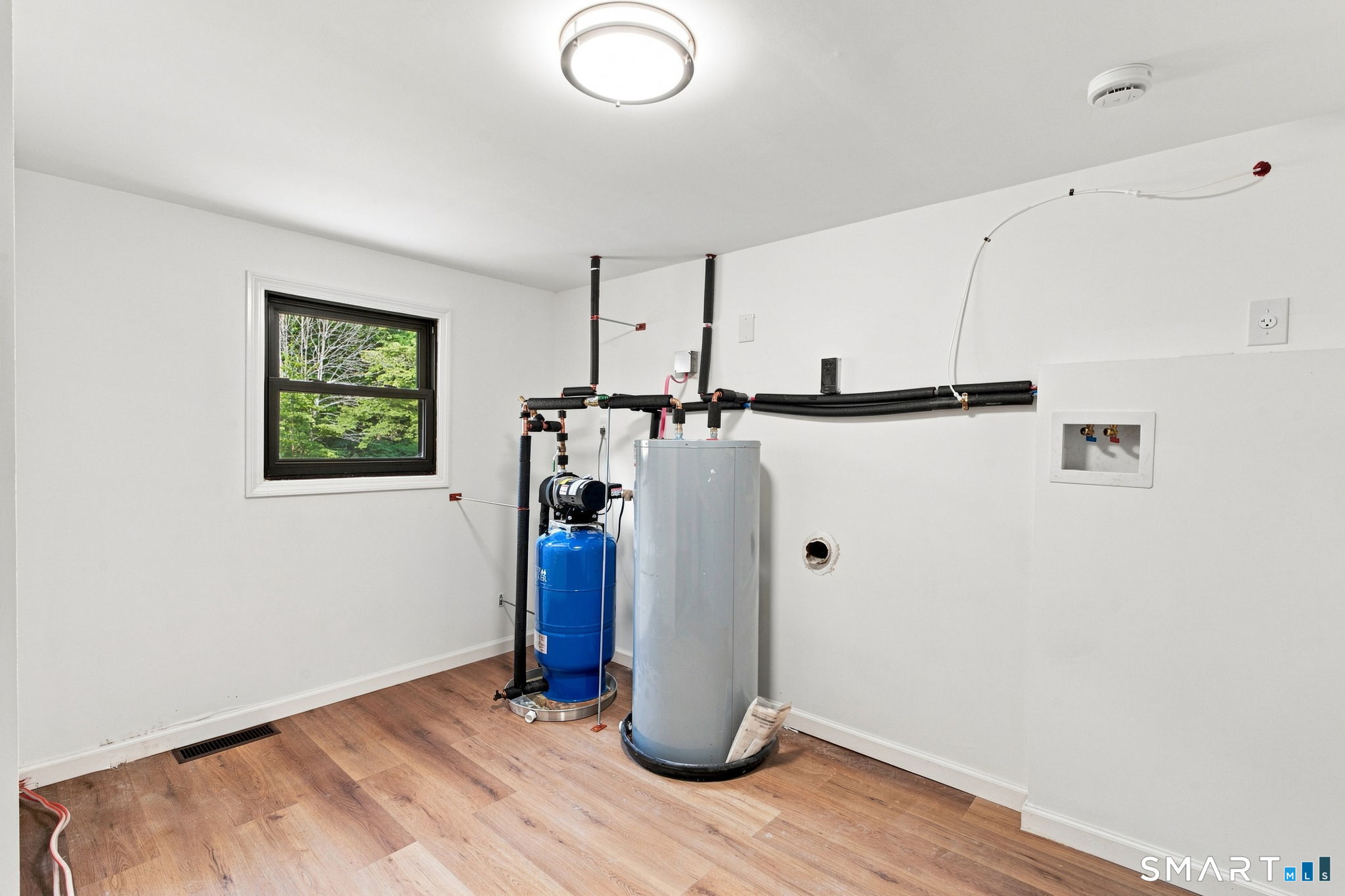 155 Iron Street Property Photo 38