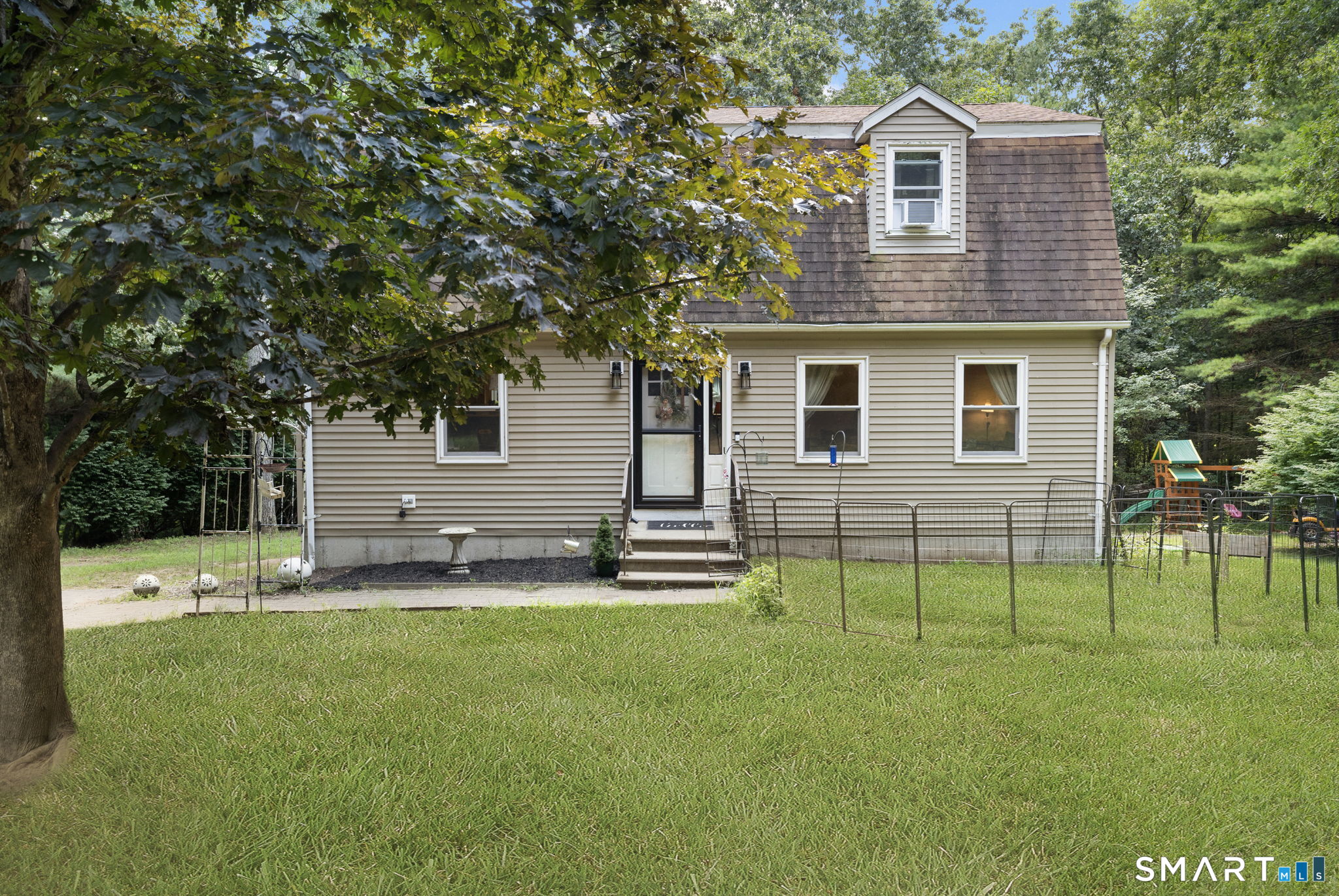 32 Deanna Drive Property Photo 1