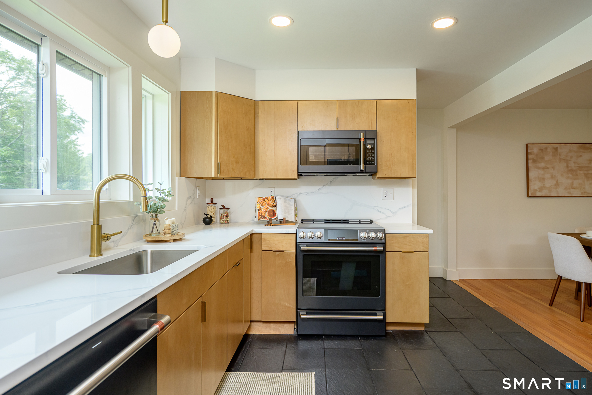 88 Grand View Terrace Property Photo 4