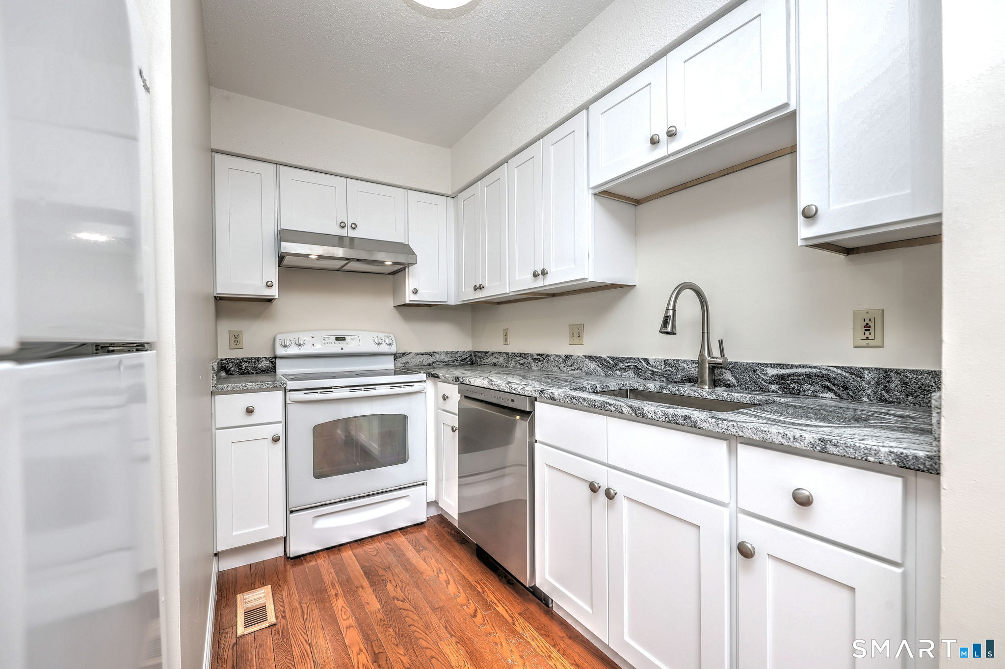 1423 Quinnipiac 302 Avenue Property Photo 5