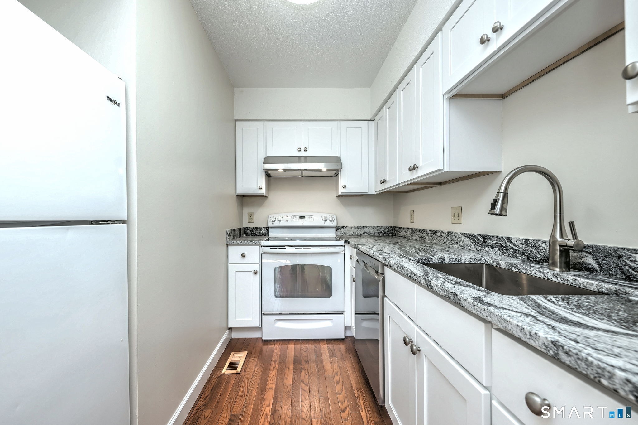 1423 Quinnipiac 302 Avenue Property Photo 6