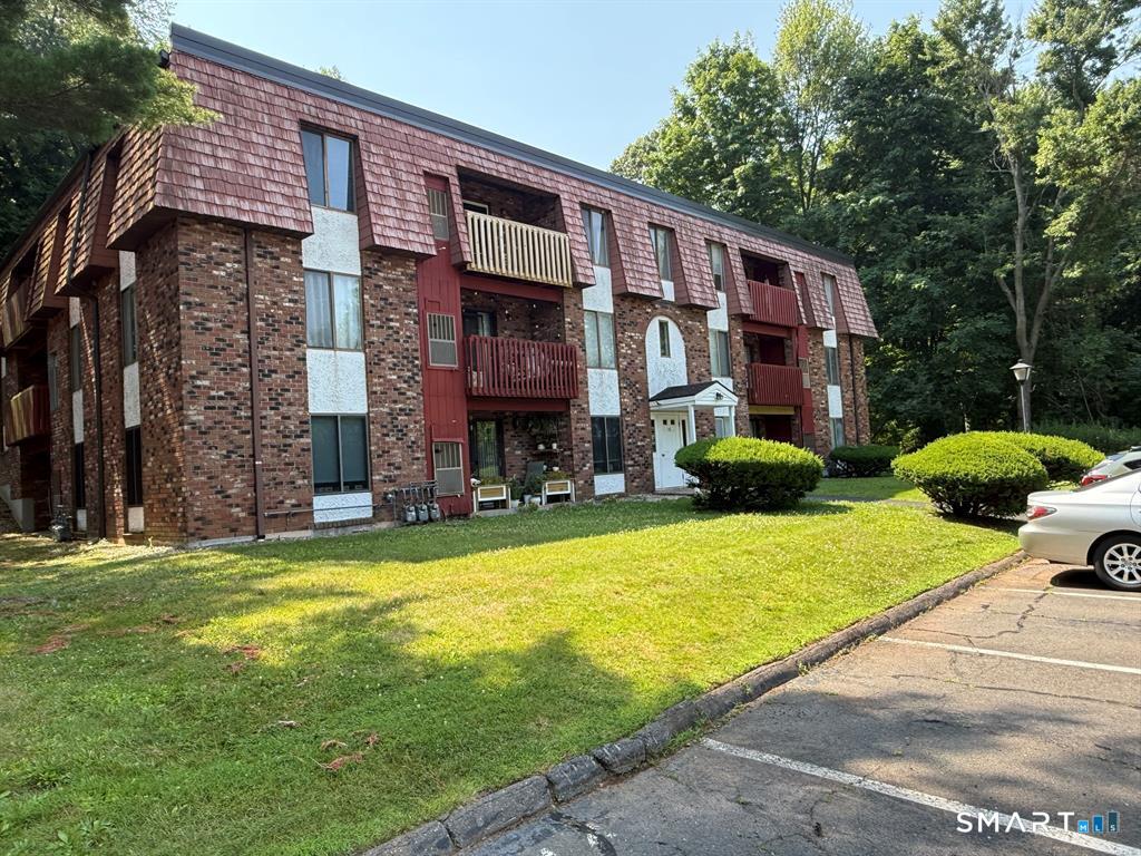 95 Woodsedge 1B Drive Property Photo 1