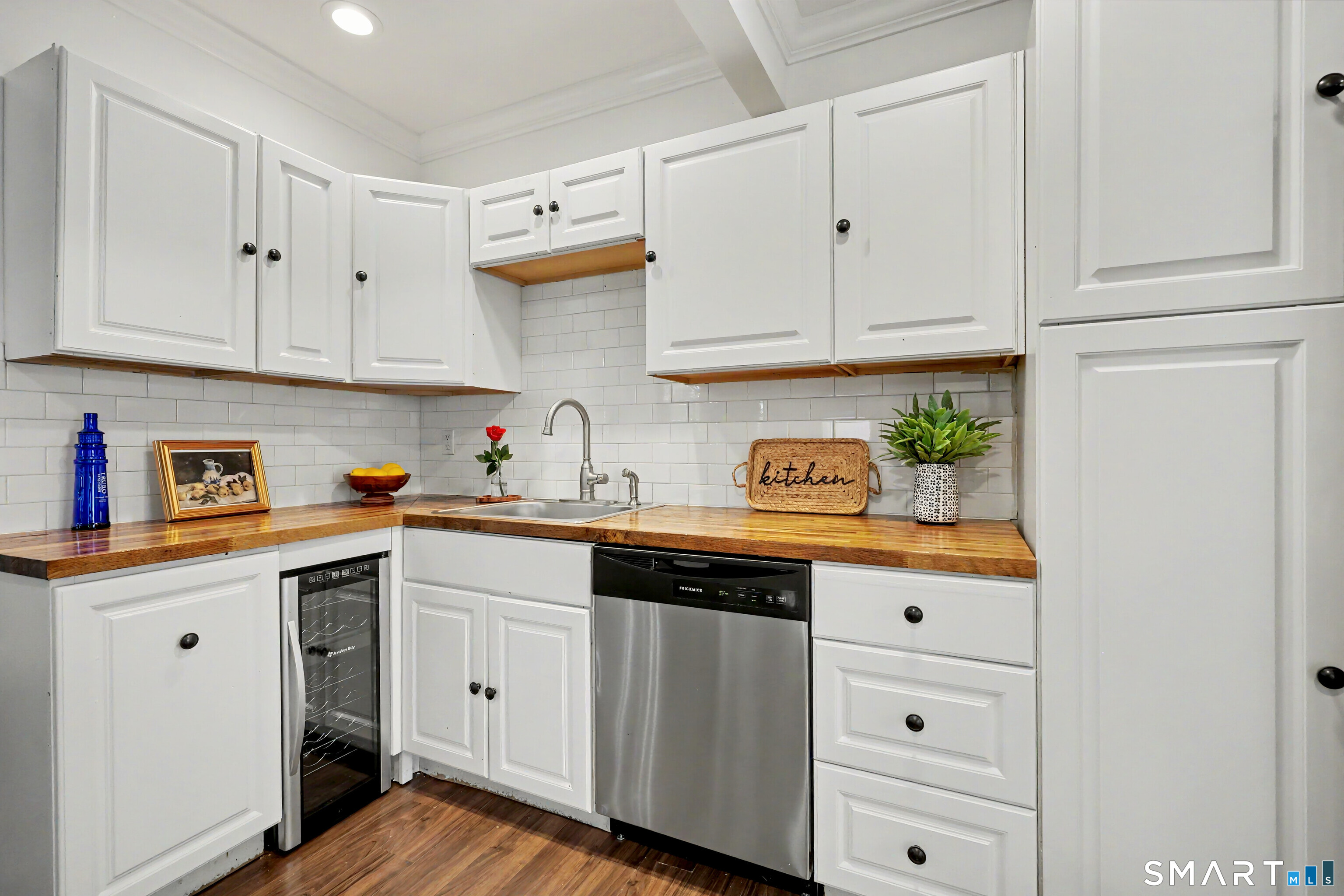 24 Beacon Street Property Photo 10