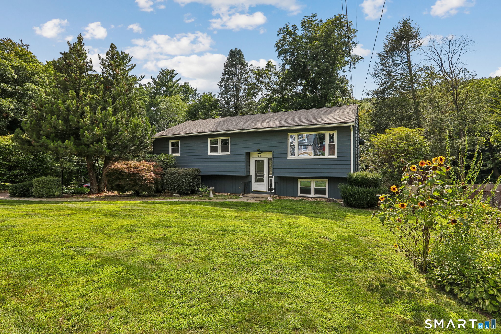 25 Woodbury Drive Property Photo 1