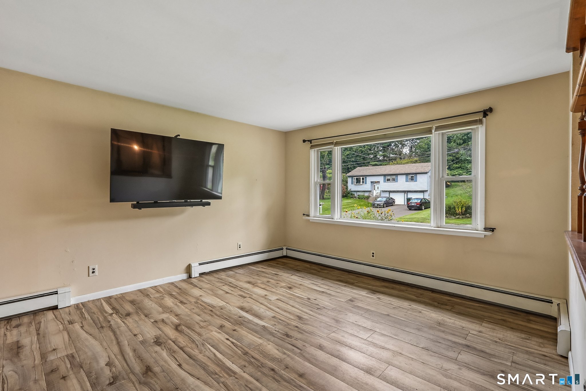 25 Woodbury Drive Property Photo 4