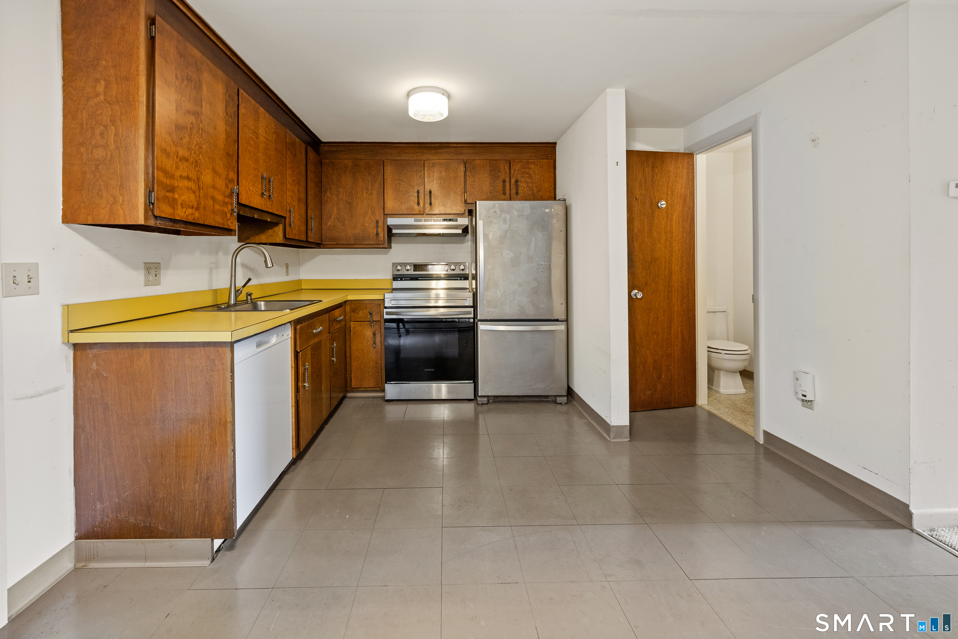 1581 Meriden Waterbury 6 Turnpike Property Photo 2