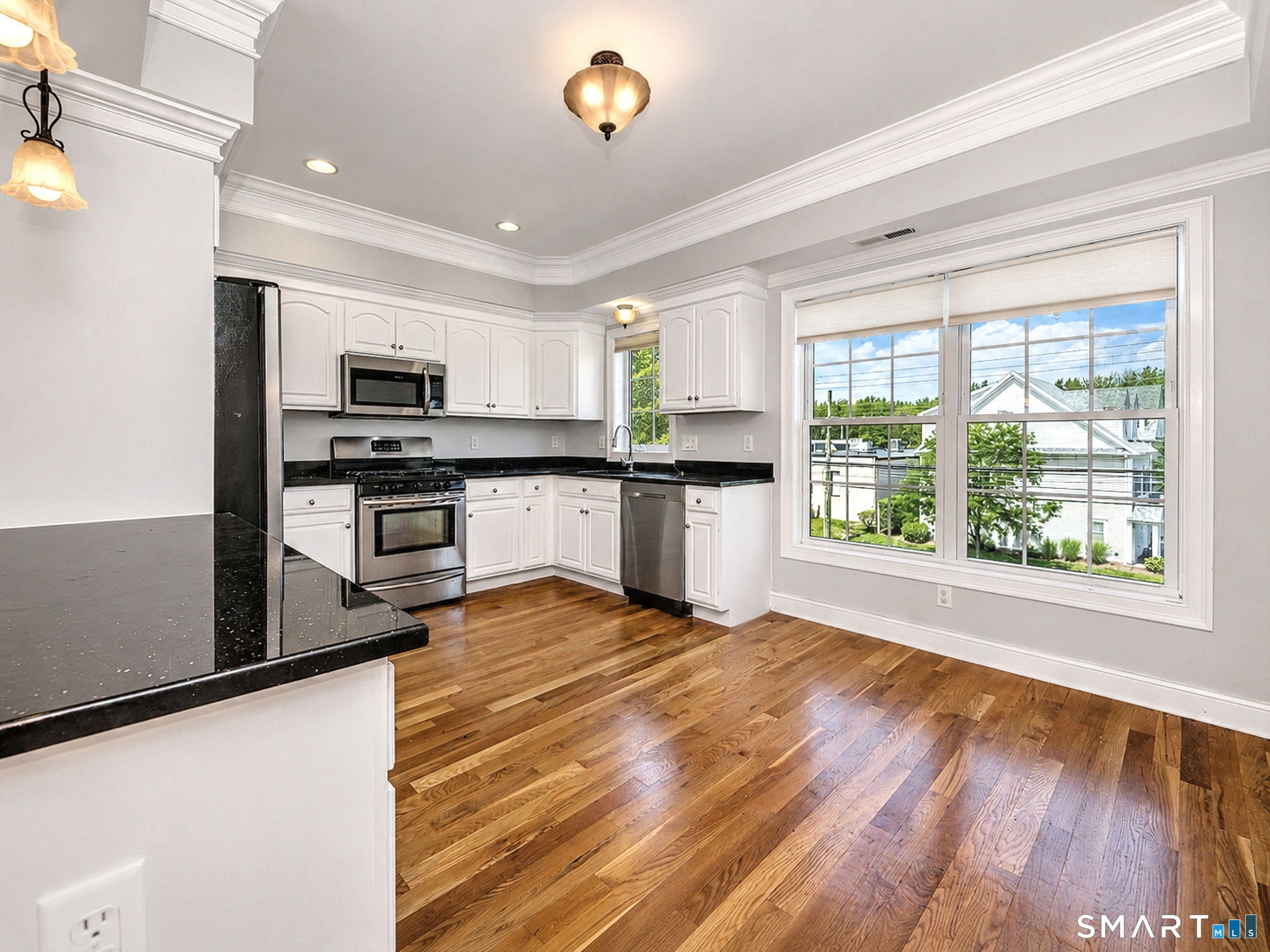 449 New Haven Avenue Property Photo 18