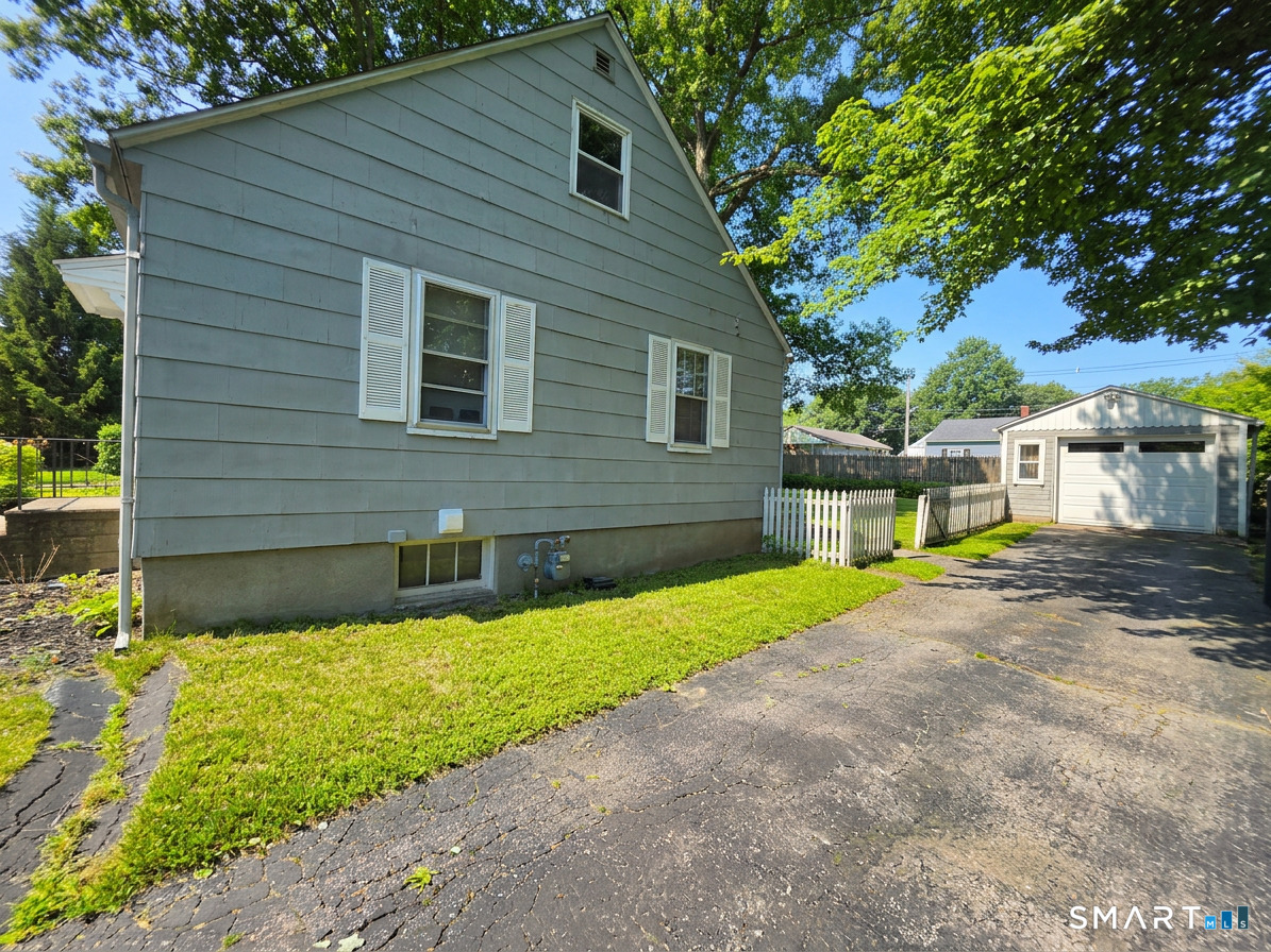 417 Atwood Avenue Property Photo 3