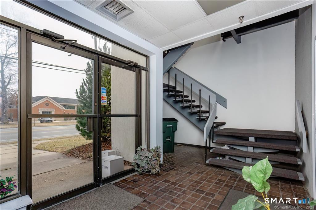239 Silas Deane Highway Property Photo 18