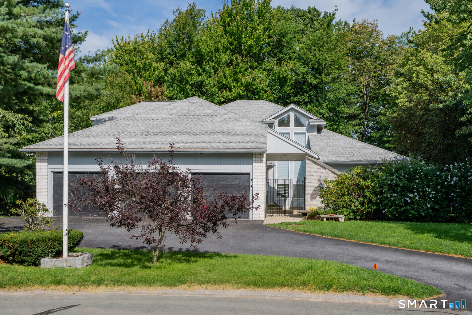 154 Suncrest Court Property Photo 1