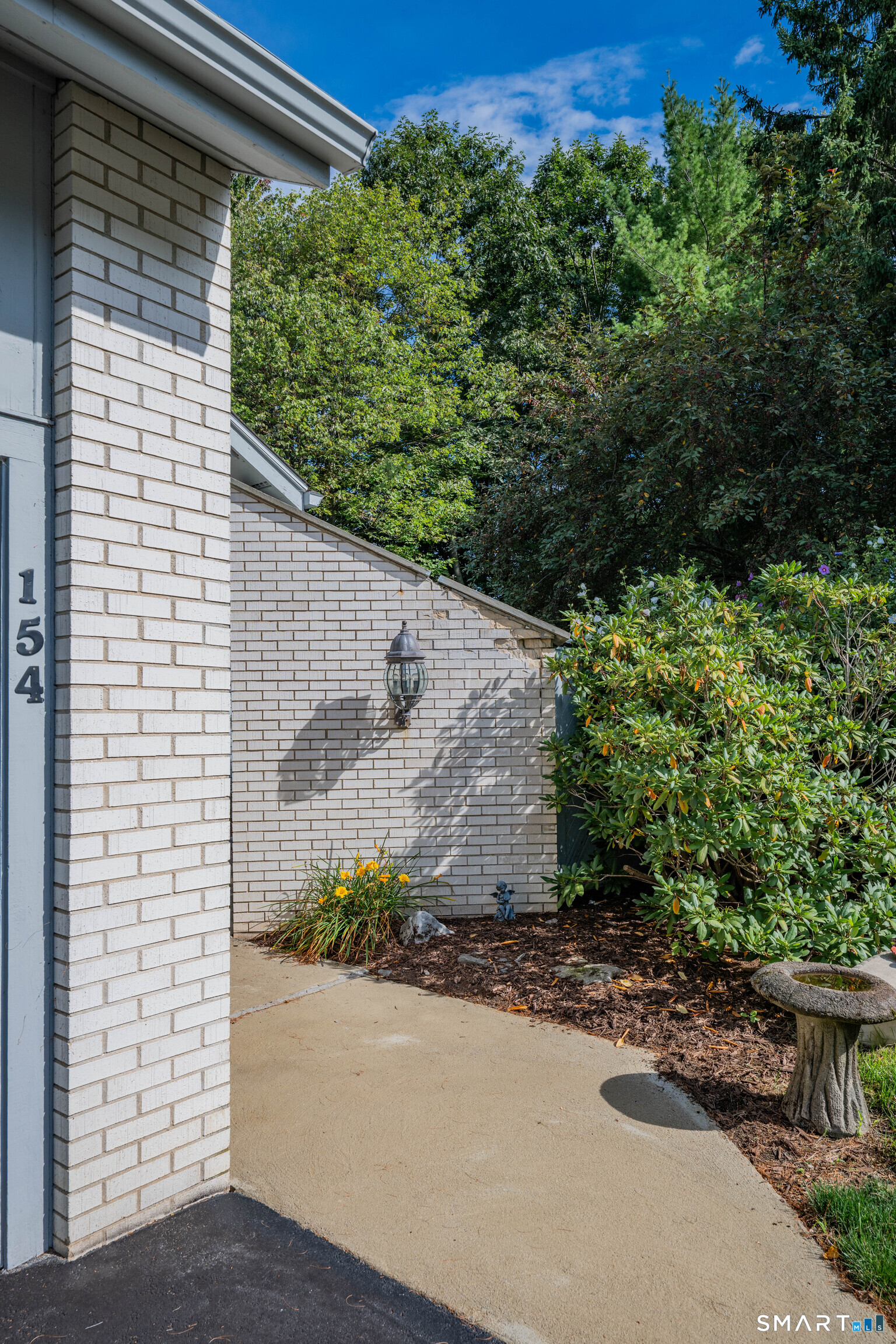 154 Suncrest Court Property Photo 4