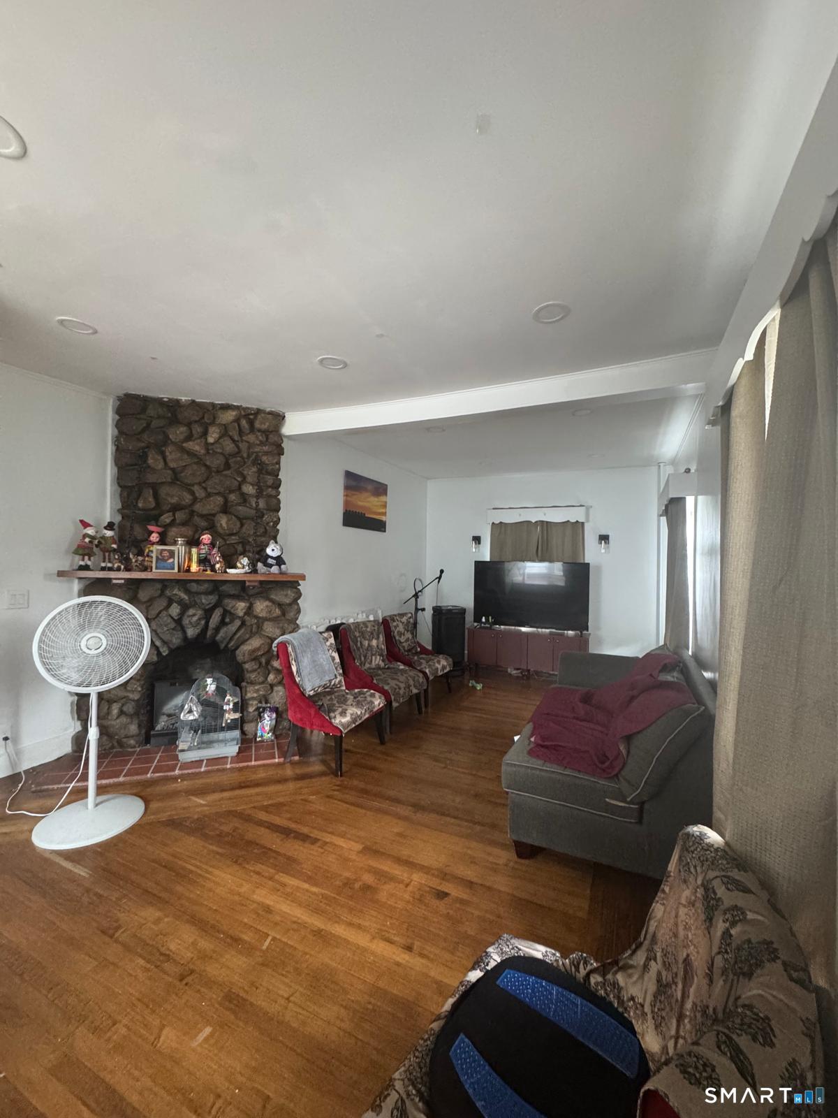 75 Willetts Avenue Property Photo 6