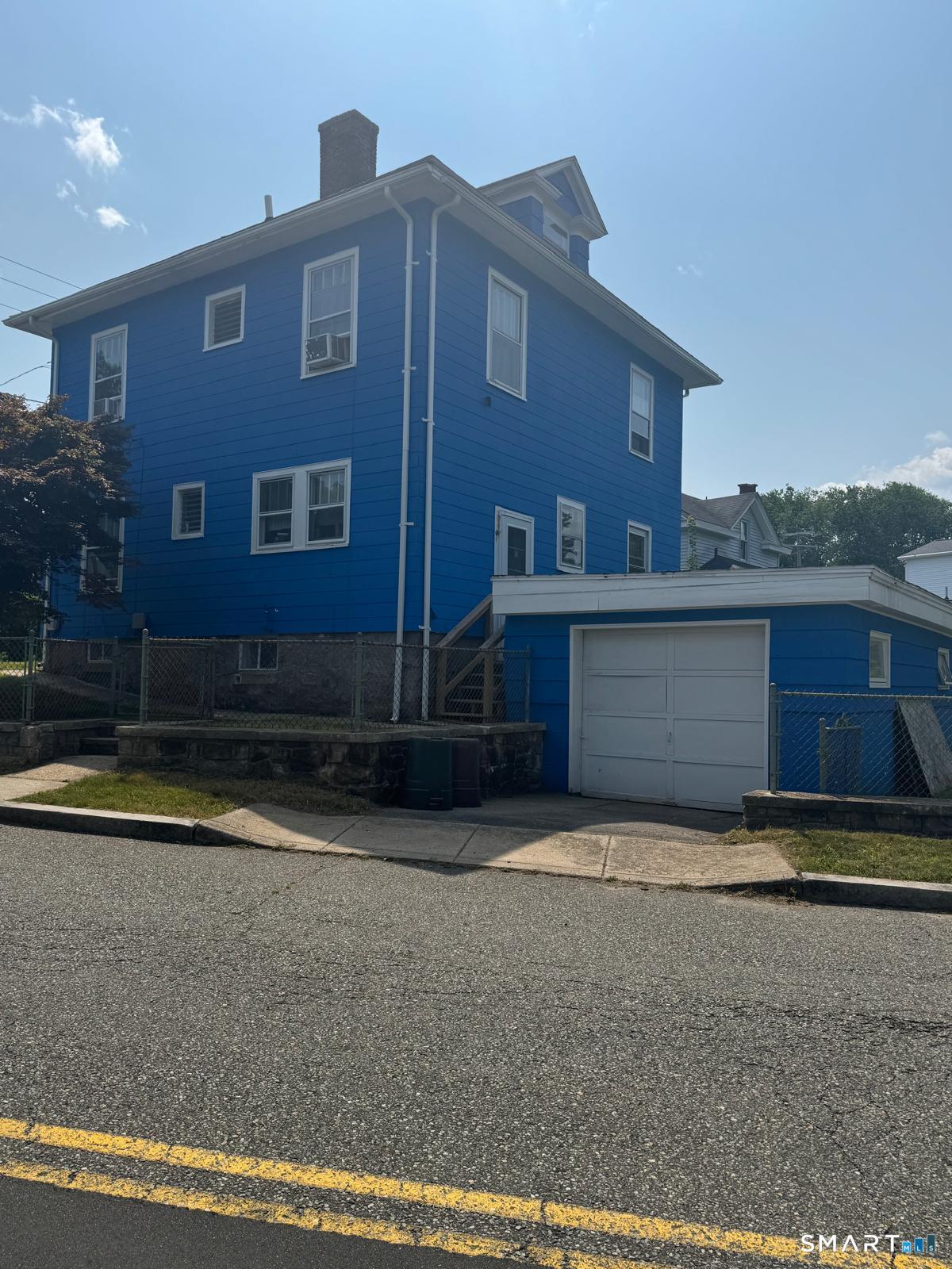 75 Willetts Avenue Property Photo 17