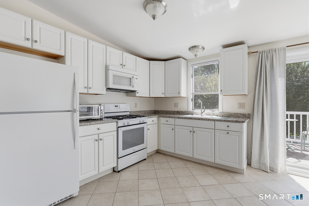 21 Dixon B Street Property Photo 12