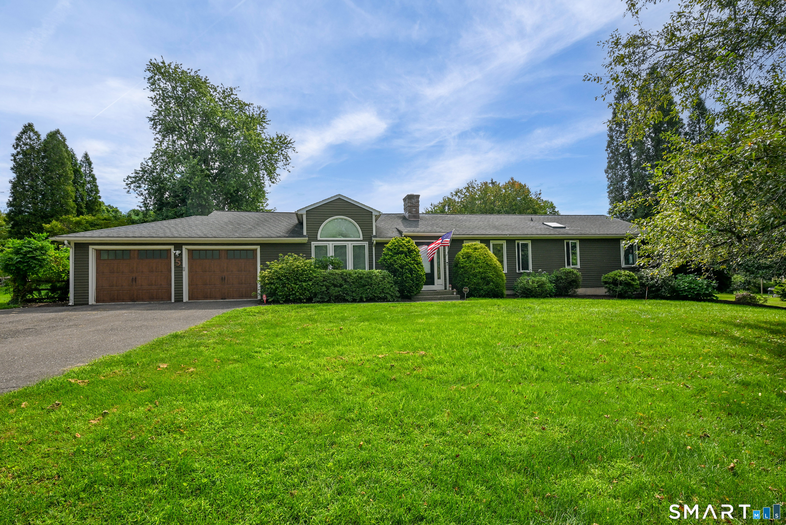 5 Taunton Lake Drive Property Photo 1