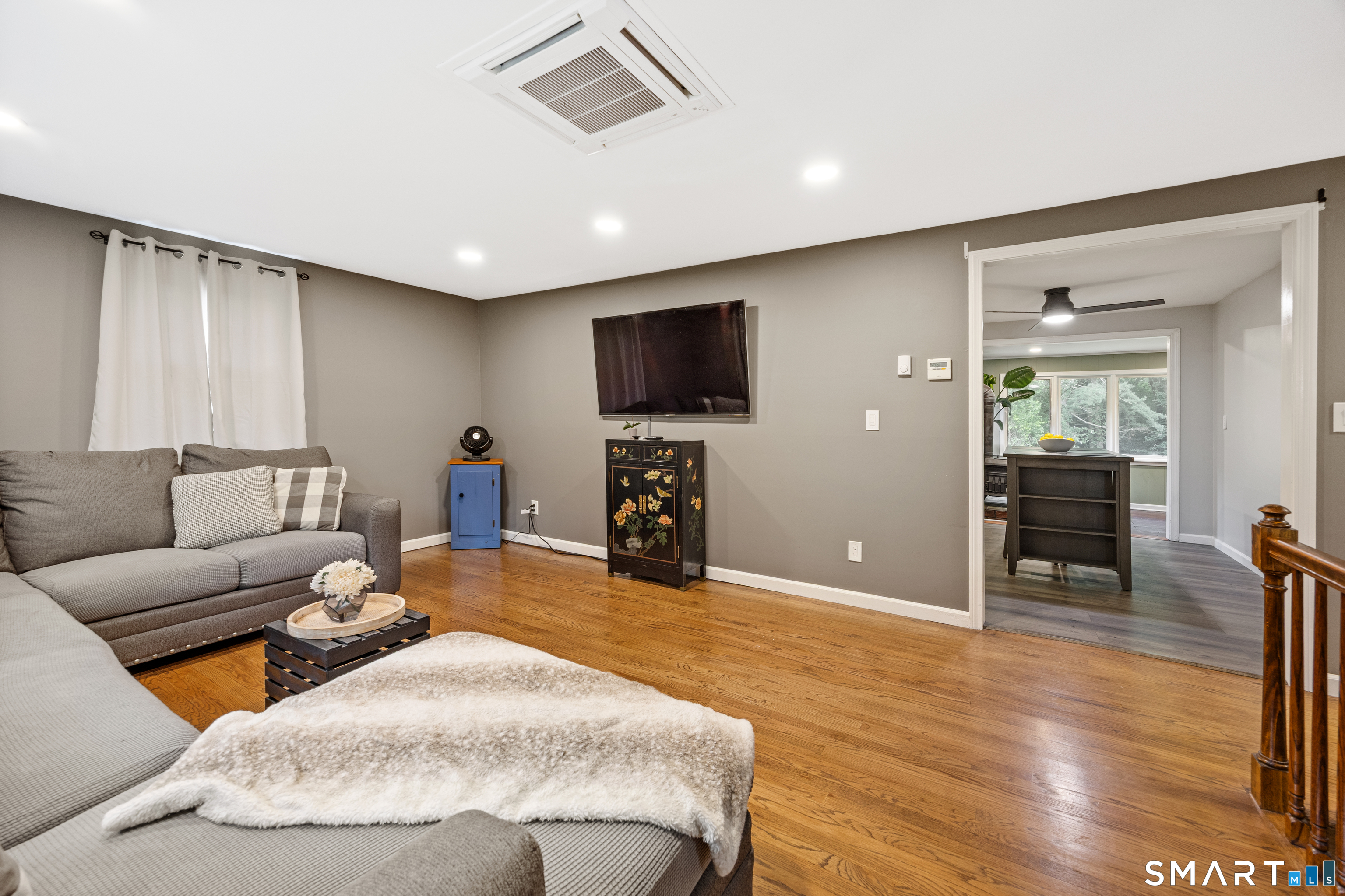 14 Glen Hollow Drive Property Photo 6