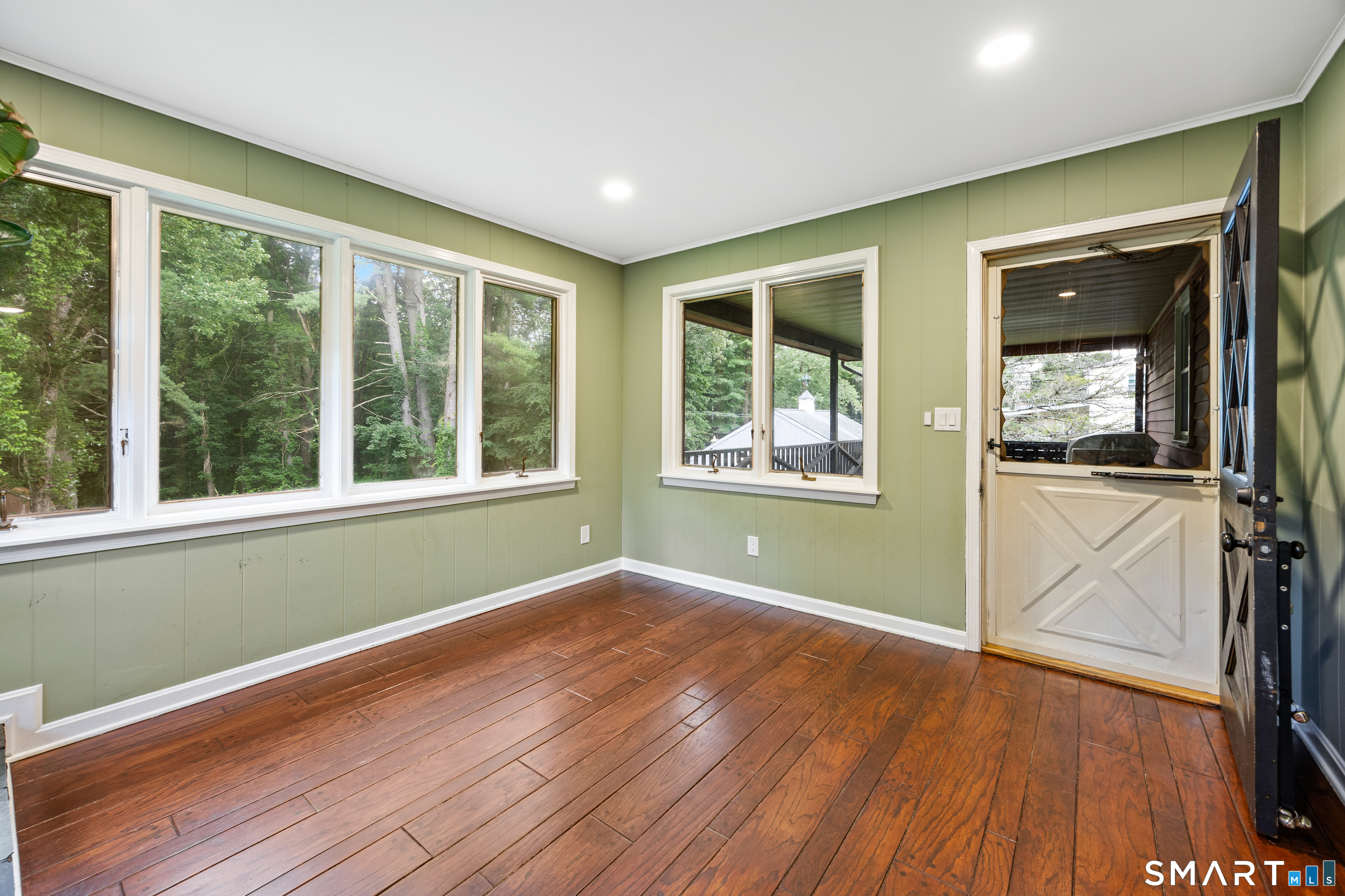 14 Glen Hollow Drive Property Photo 9