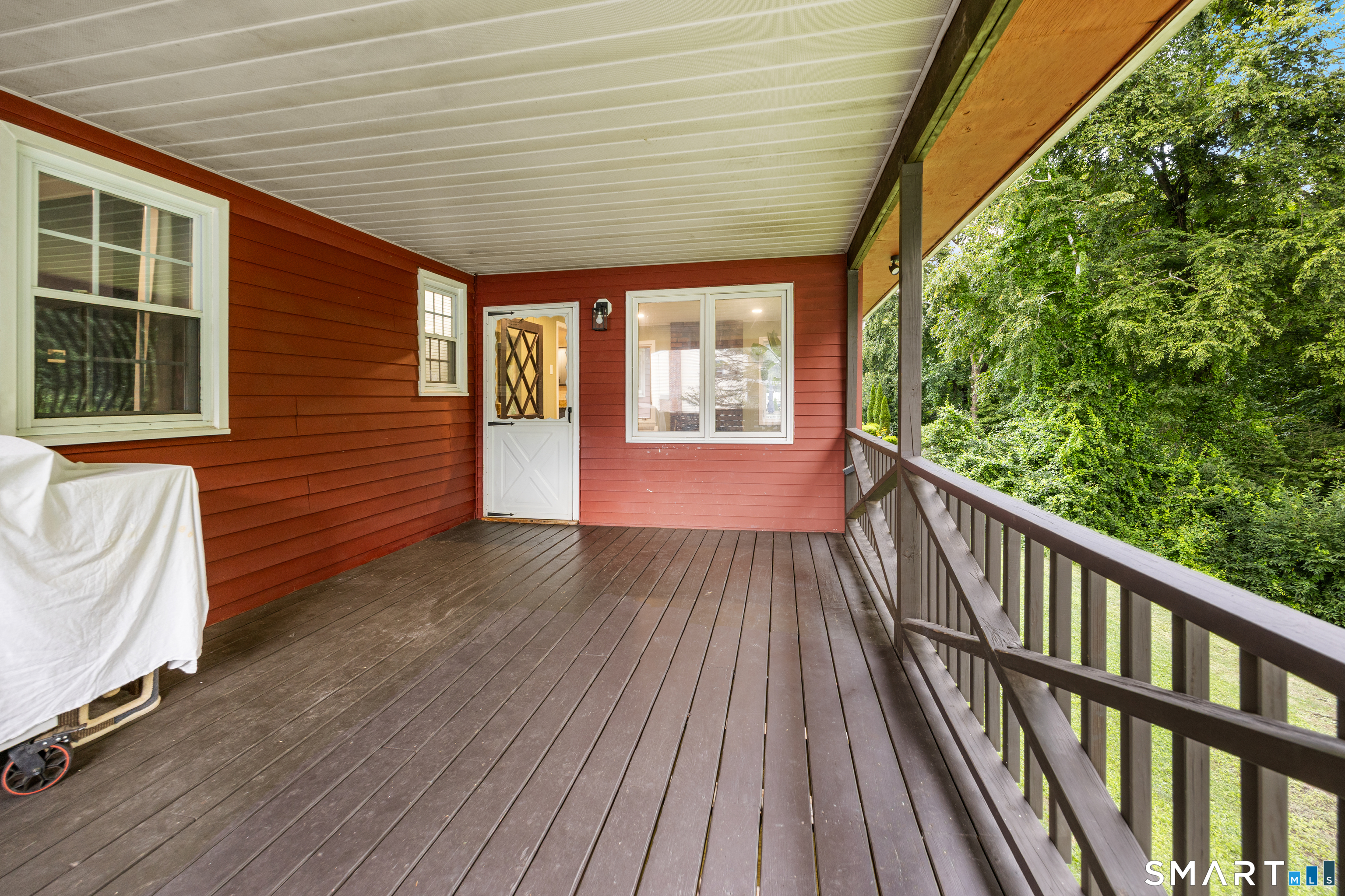 14 Glen Hollow Drive Property Photo 12