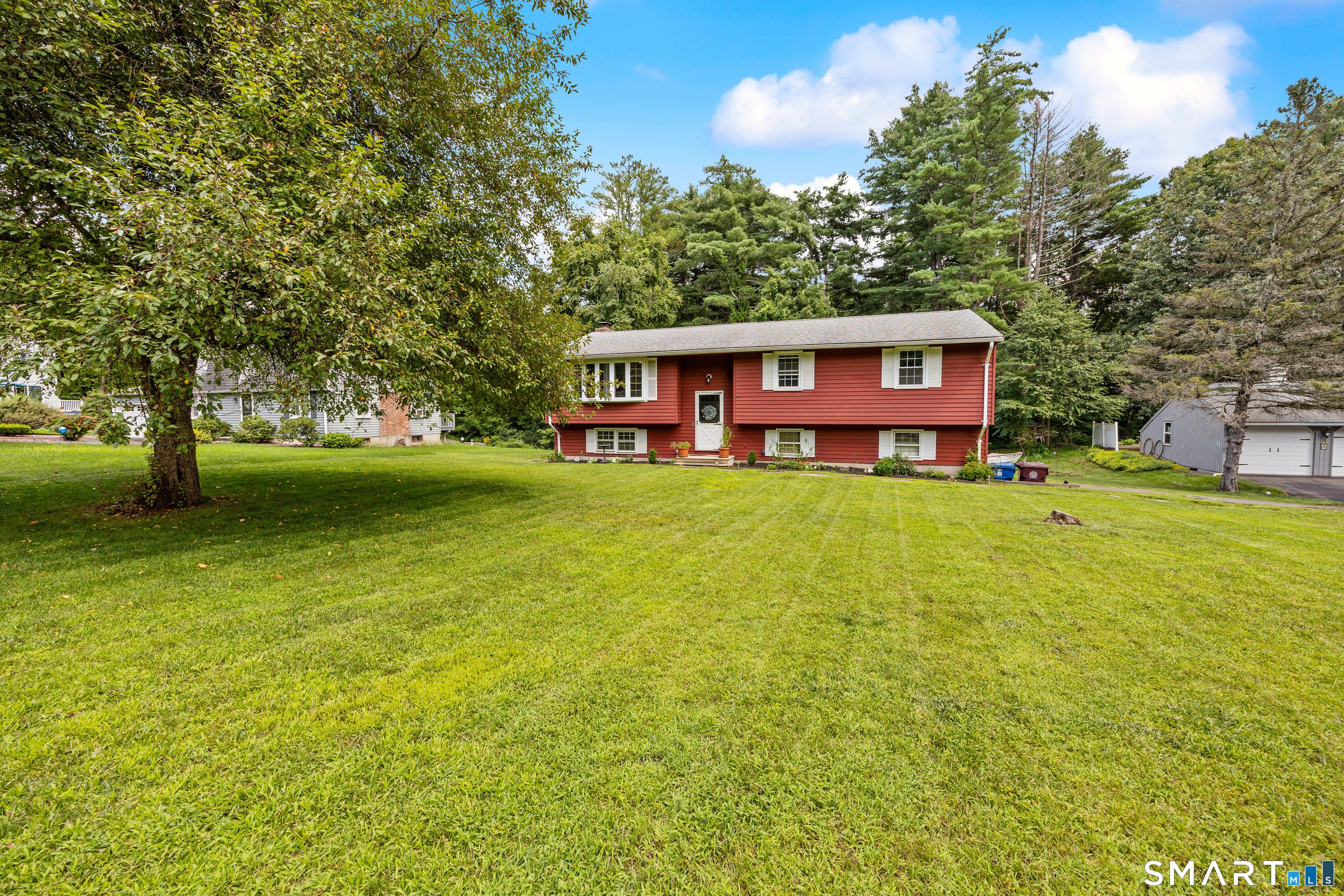 14 Glen Hollow Drive Property Photo 32
