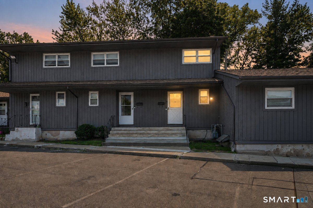181 Williamstown 181 Court Property Photo 3