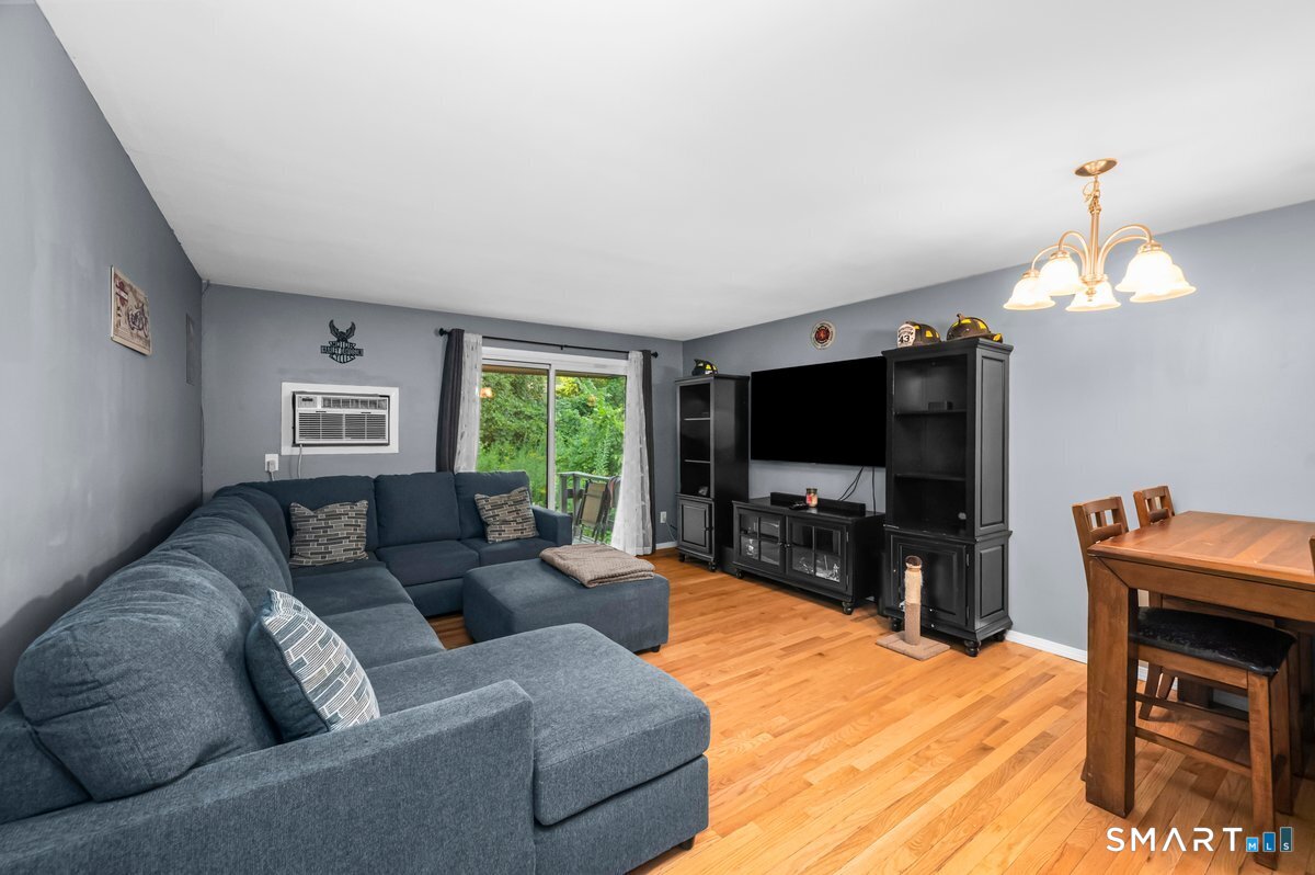 181 Williamstown 181 Court Property Photo 5