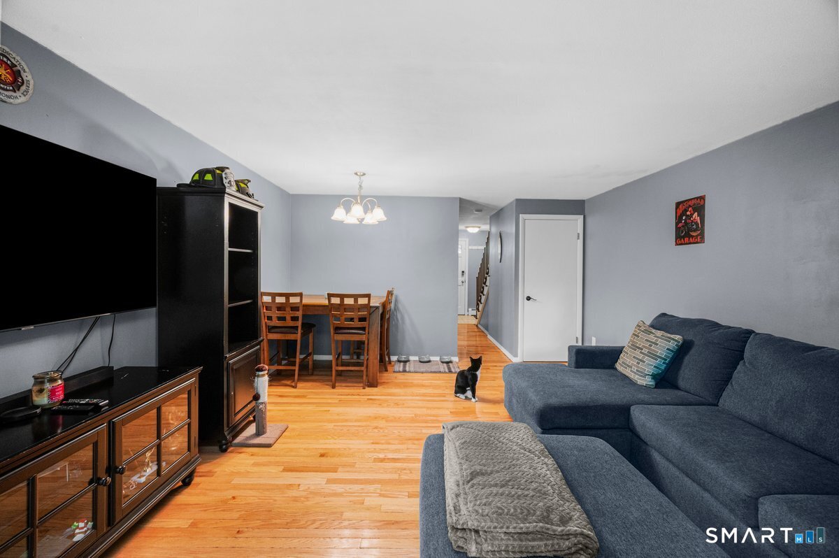 181 Williamstown 181 Court Property Photo 6