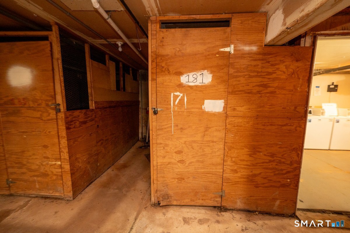 181 Williamstown 181 Court Property Photo 29
