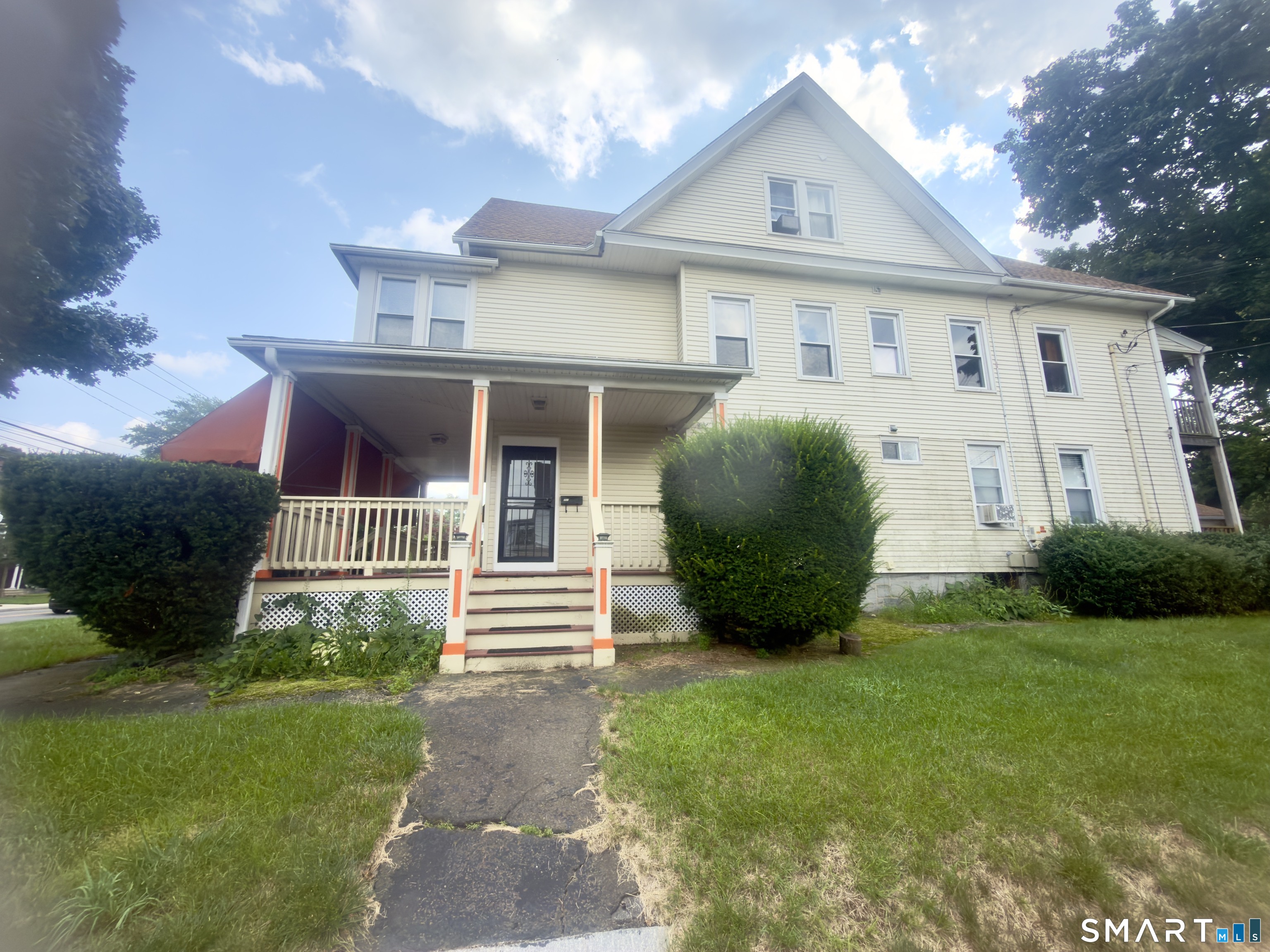 261 Wakelee 2 Avenue Property Photo 1