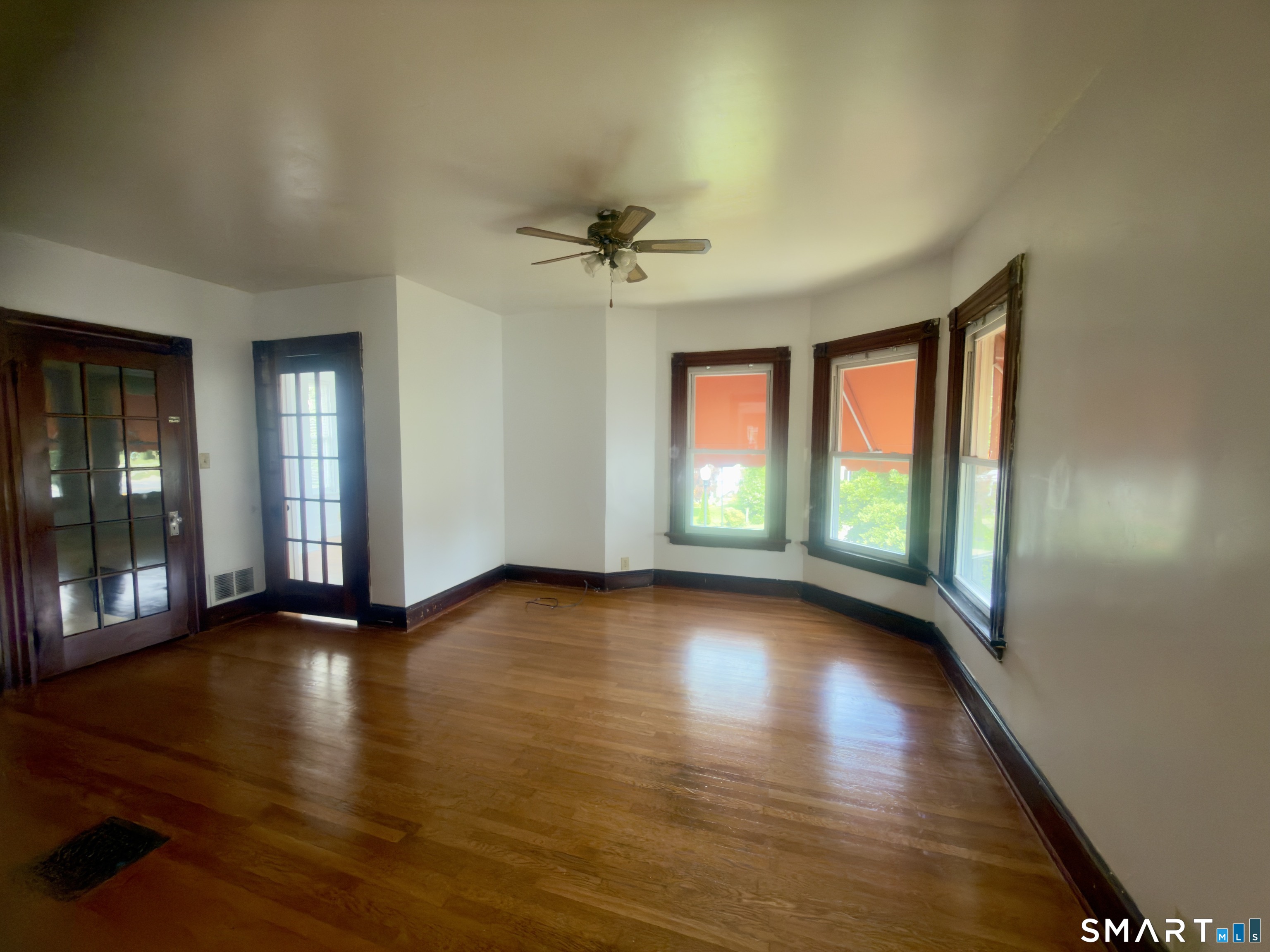 261 Wakelee 2 Avenue Property Photo 3