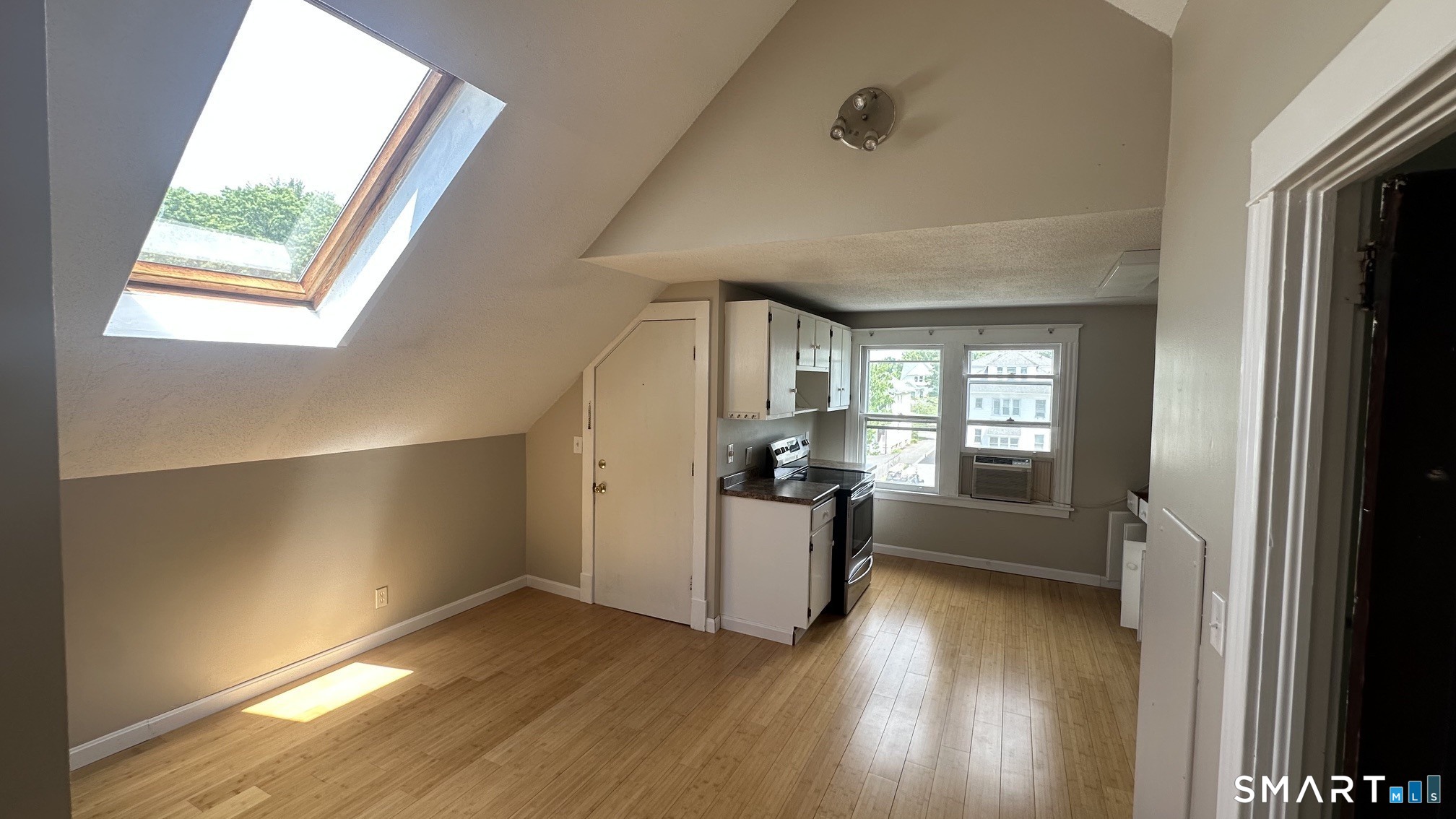 40 Quaker South Lane Property Photo 1
