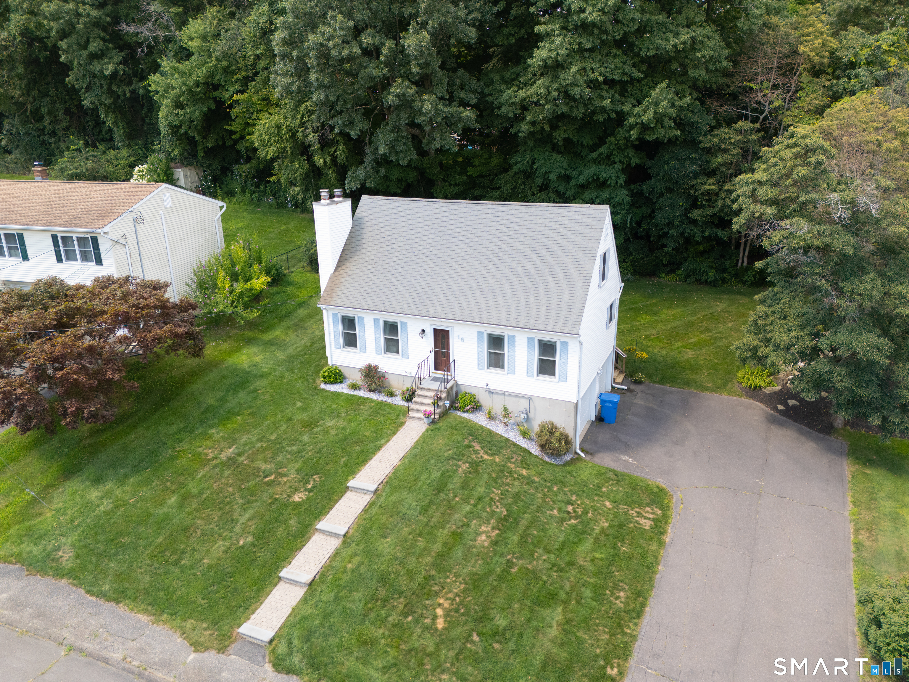 18 Kendall Circle Property Photo 2
