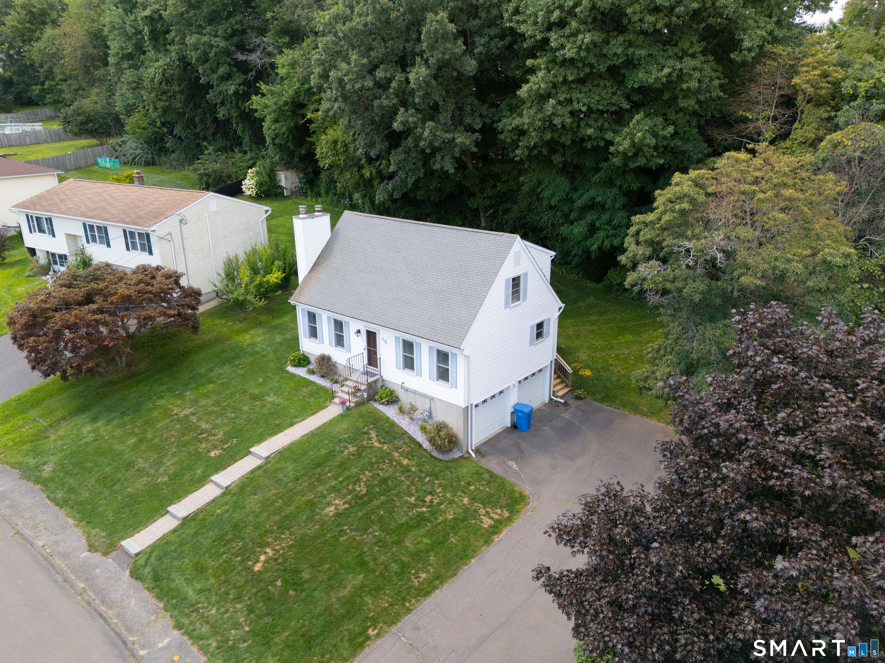 18 Kendall Circle Property Photo 3