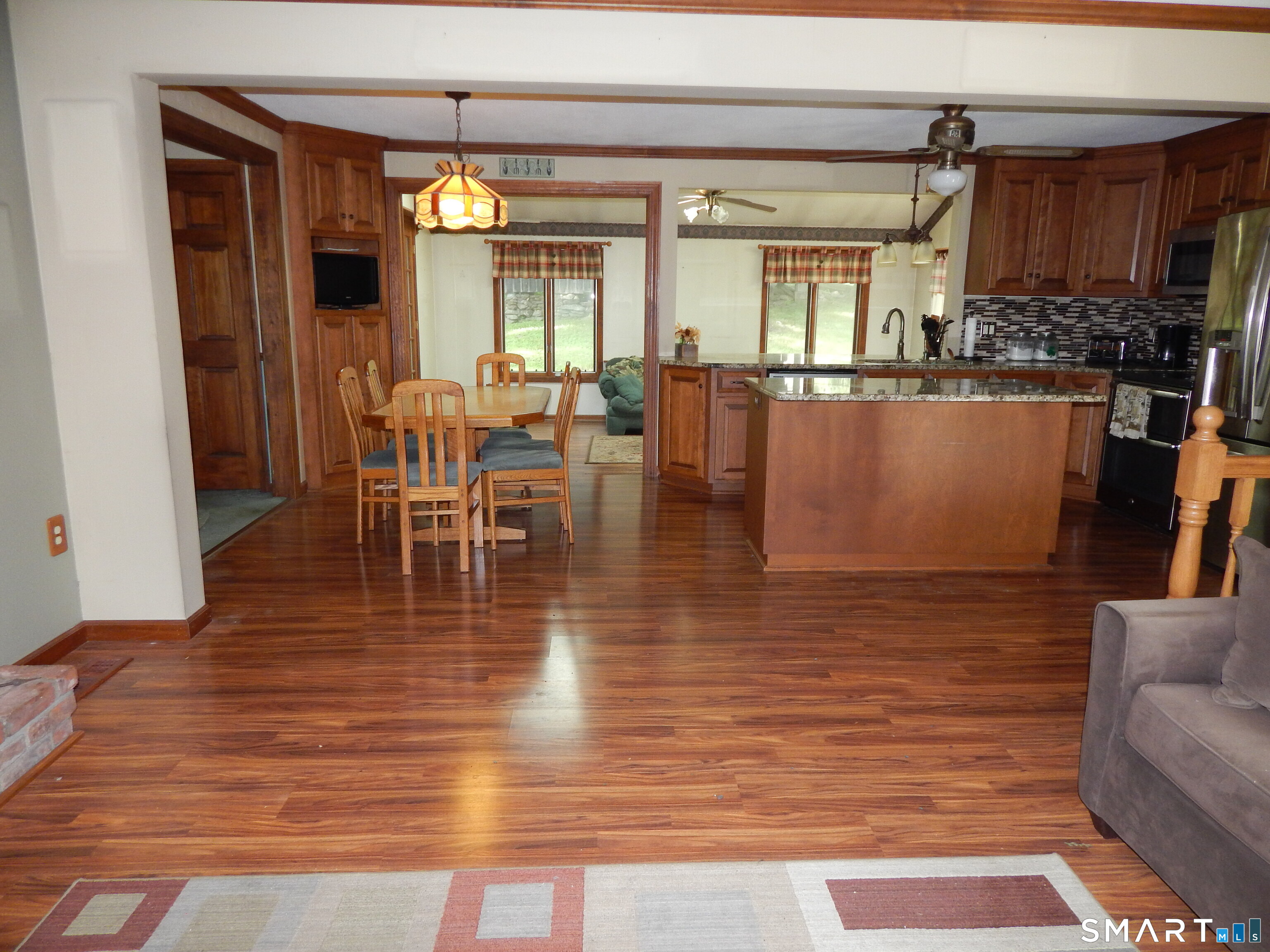 16 Frankie Lane Property Photo 4