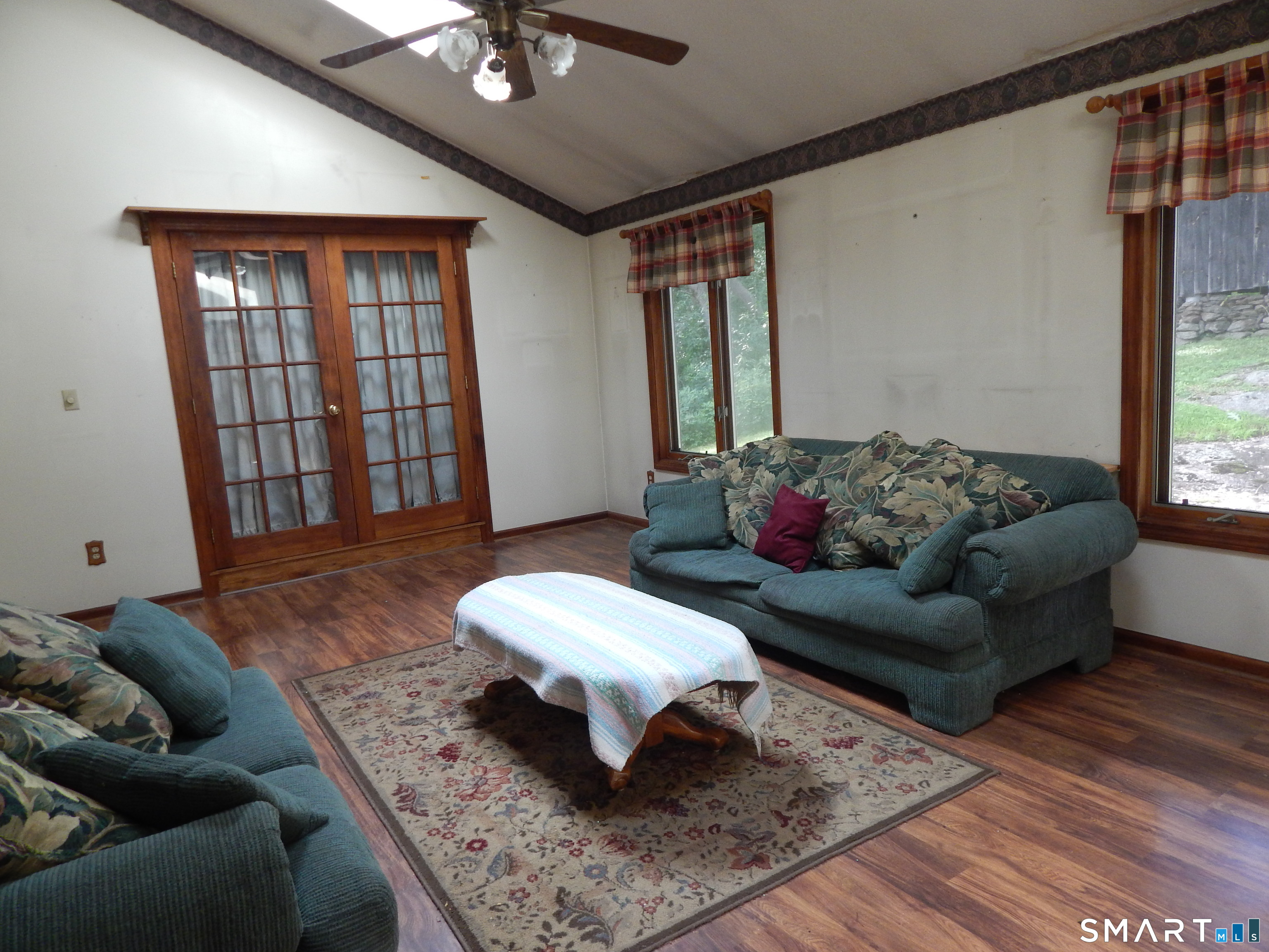 16 Frankie Lane Property Photo 6