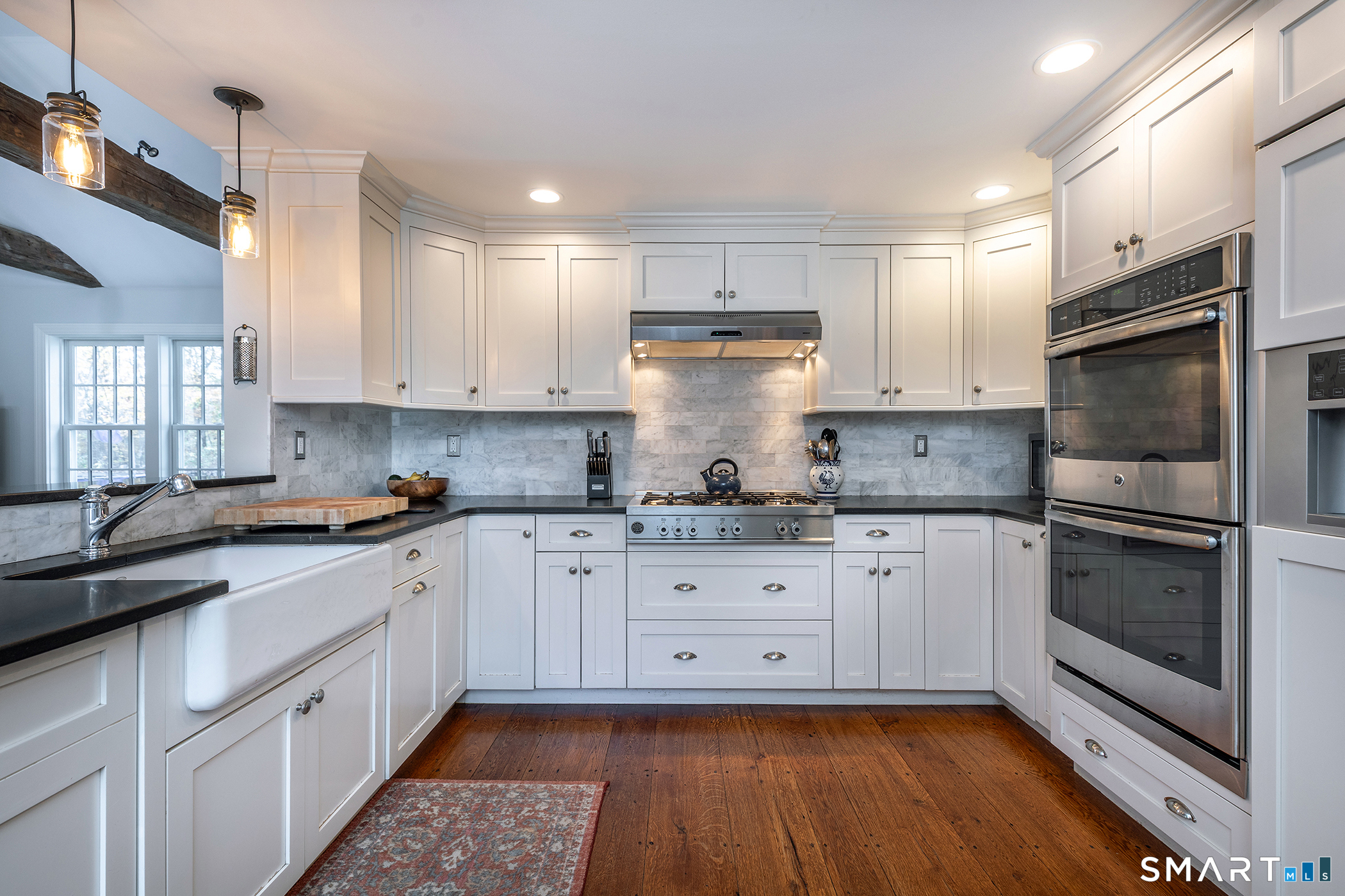 255 Woodbury Road Property Photo 10