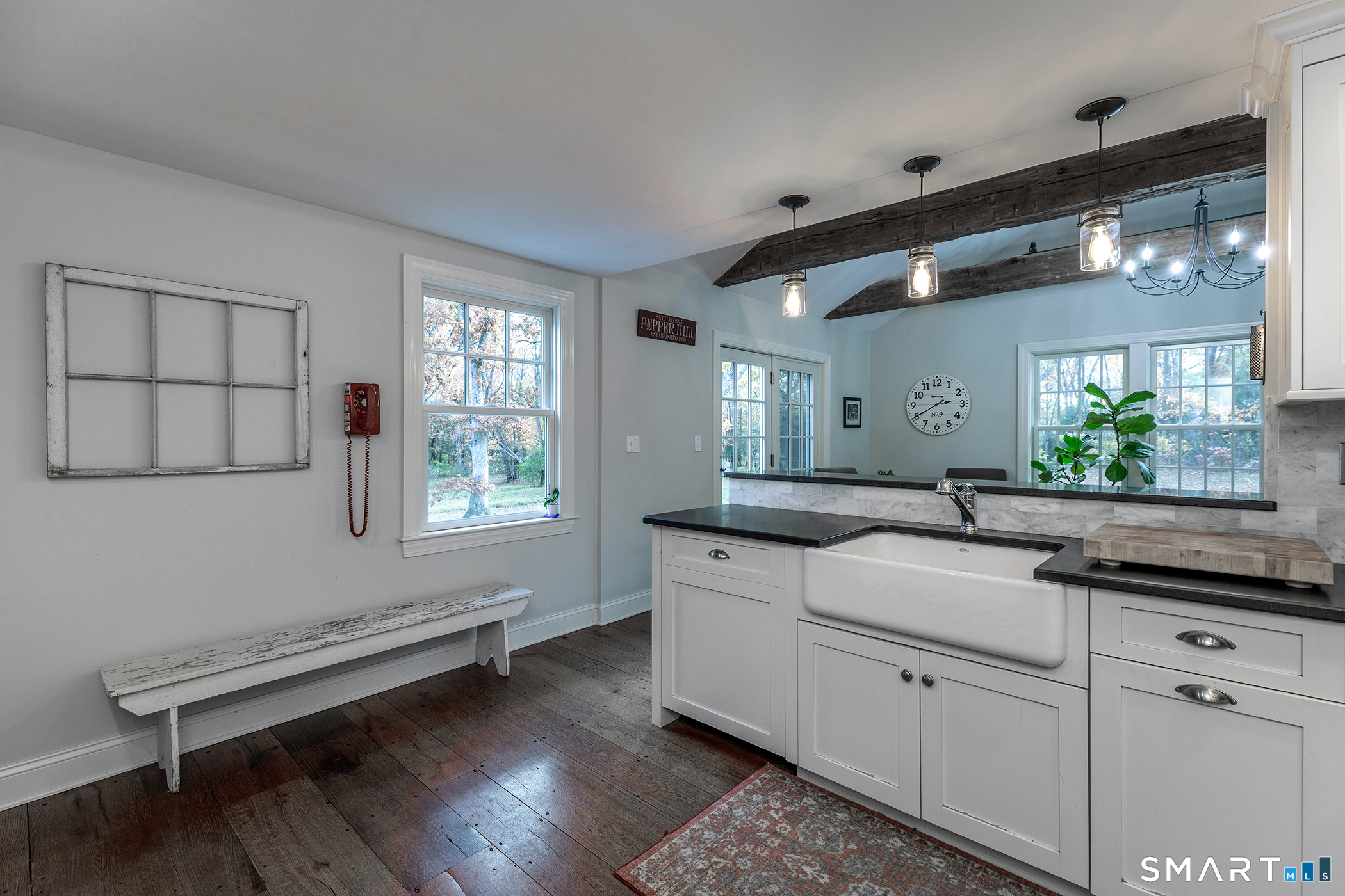 255 Woodbury Road Property Photo 11