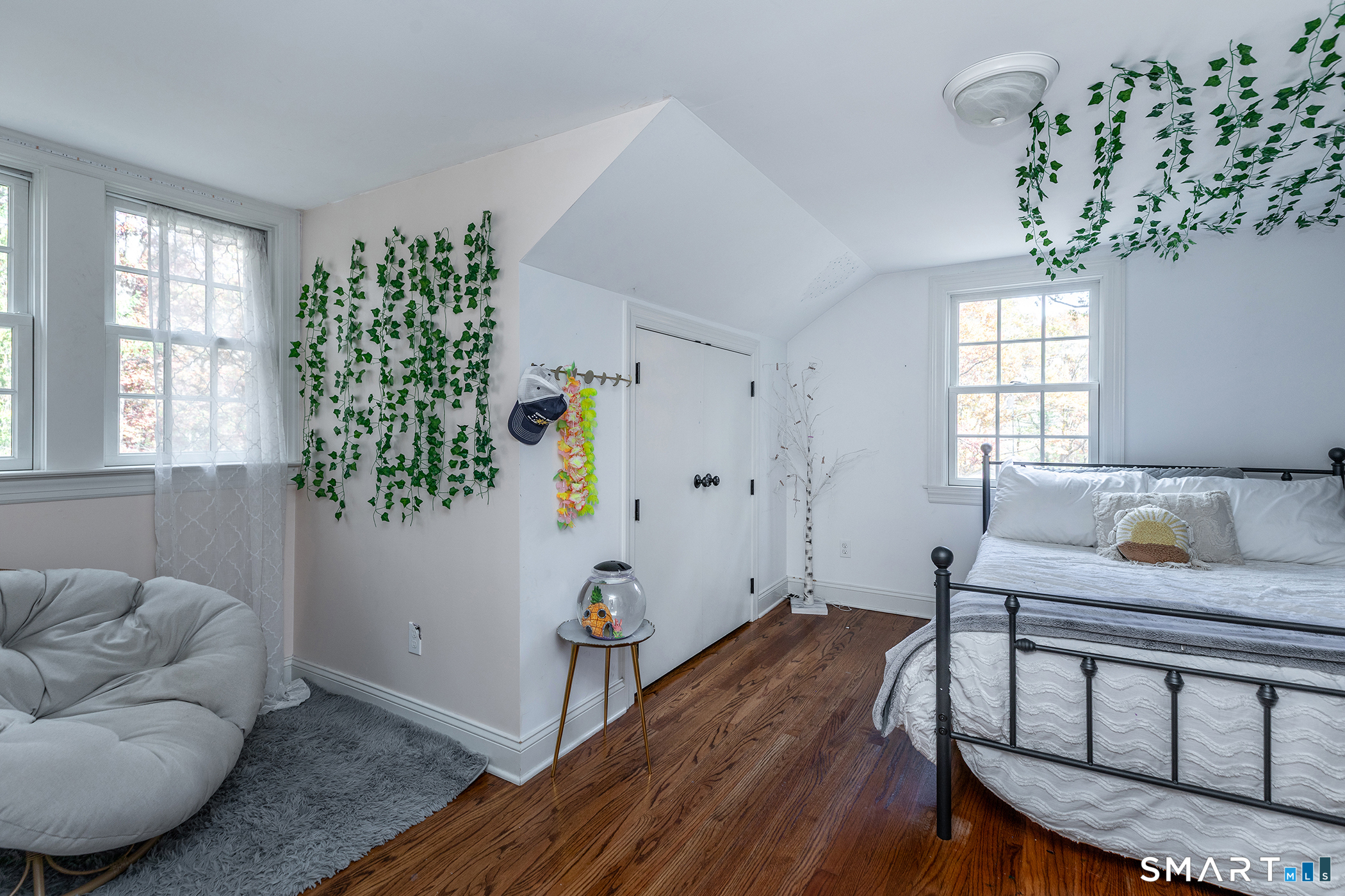 255 Woodbury Road Property Photo 15