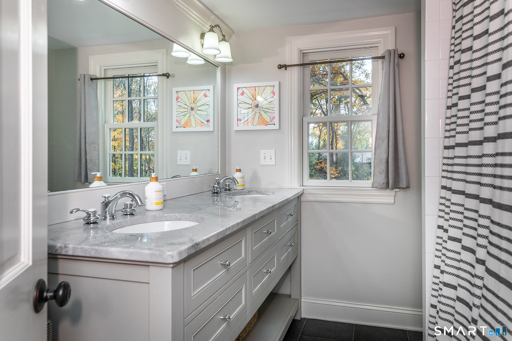255 Woodbury Road Property Photo 17