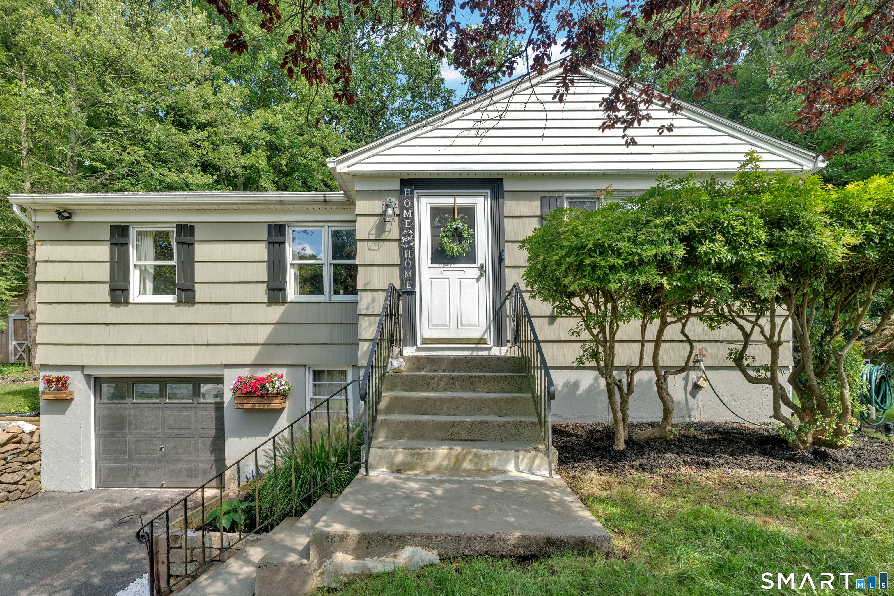 1338 Avon Boulevard Property Photo 1