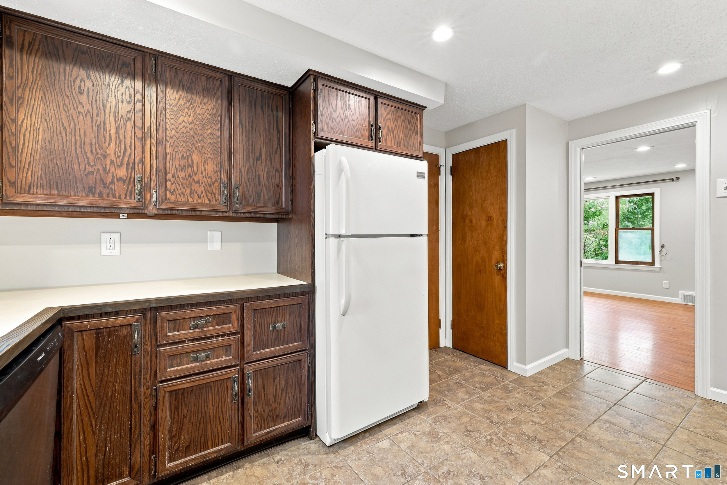 850 South Street Property Photo 8