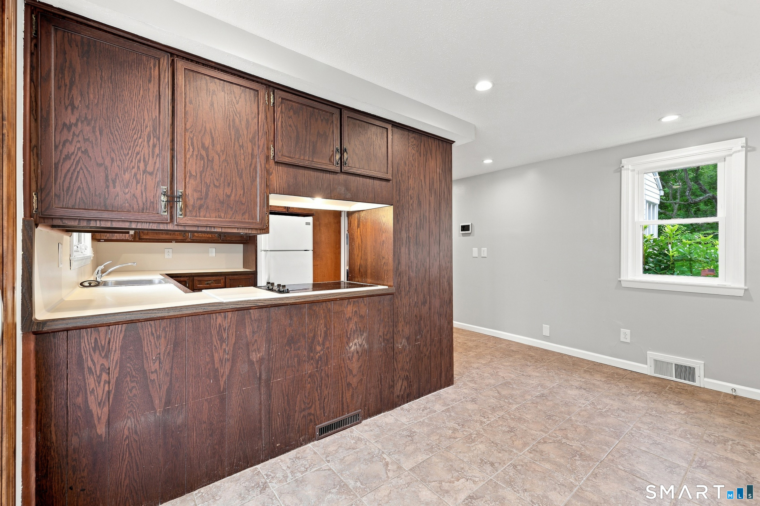 850 South Street Property Photo 11